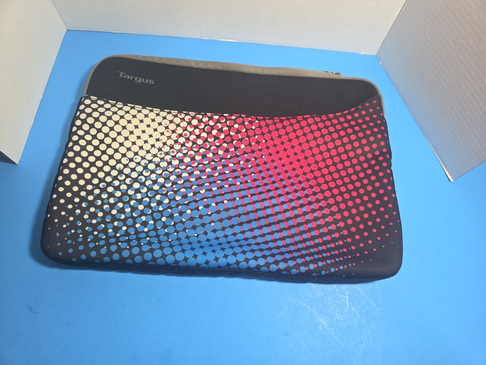 Targus Multicolor Laptop Computer Notebook Sleeve 16 x 11.5 inches