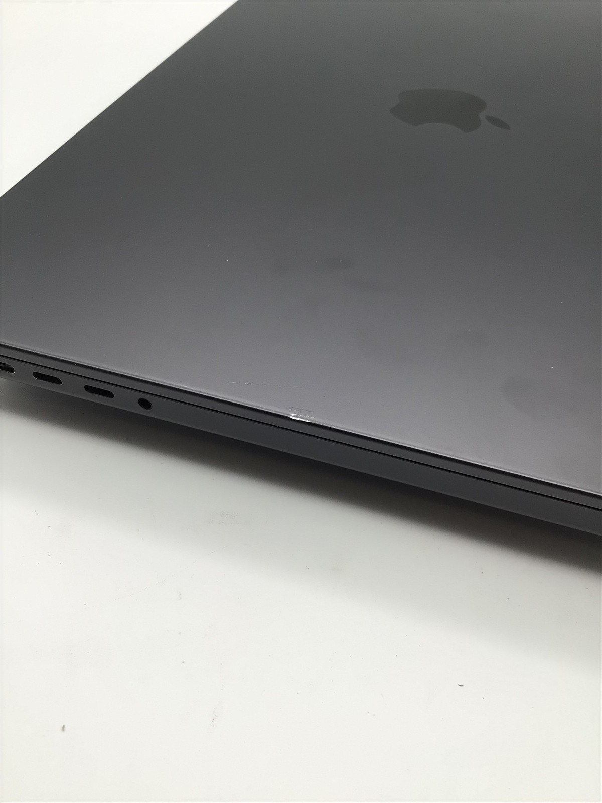 Apple A2991 MacBook Pro 16″ Apple M3 Pro/36 RAM/1TB SSD – MacOS Tahoe