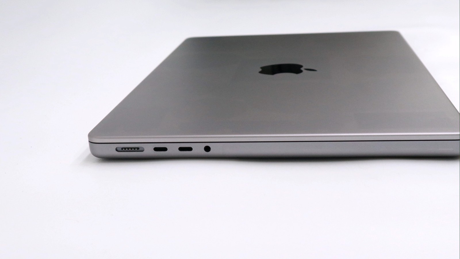 Apple Macbook Pro 14″ M1 Pro 8-Core 32GB 512GB – Fair