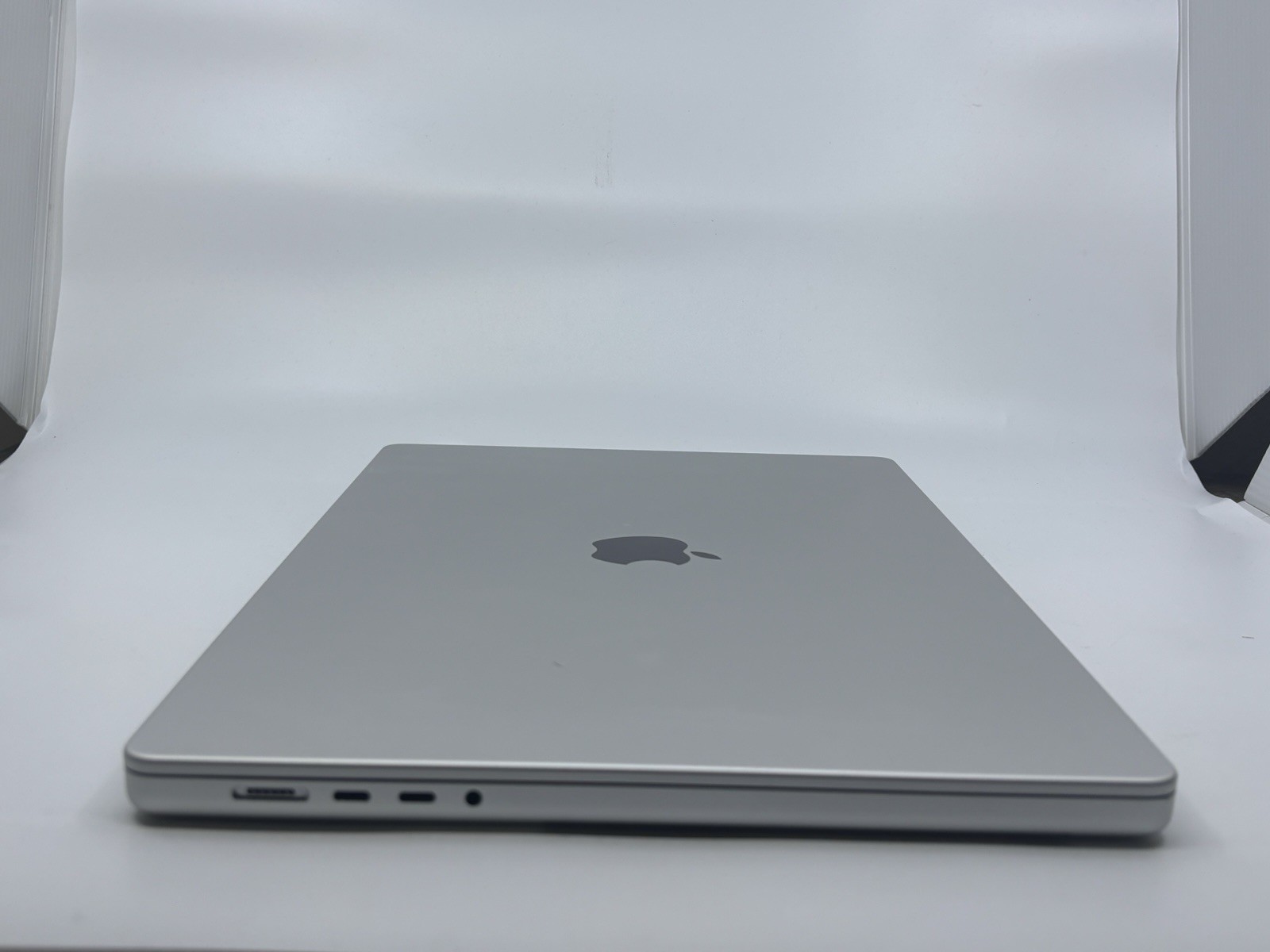 Apple MacBook Pro 16″ Retina 2021 – 512GB SSD 16GB Ram 10C CPU 16C GPU M1 Pro