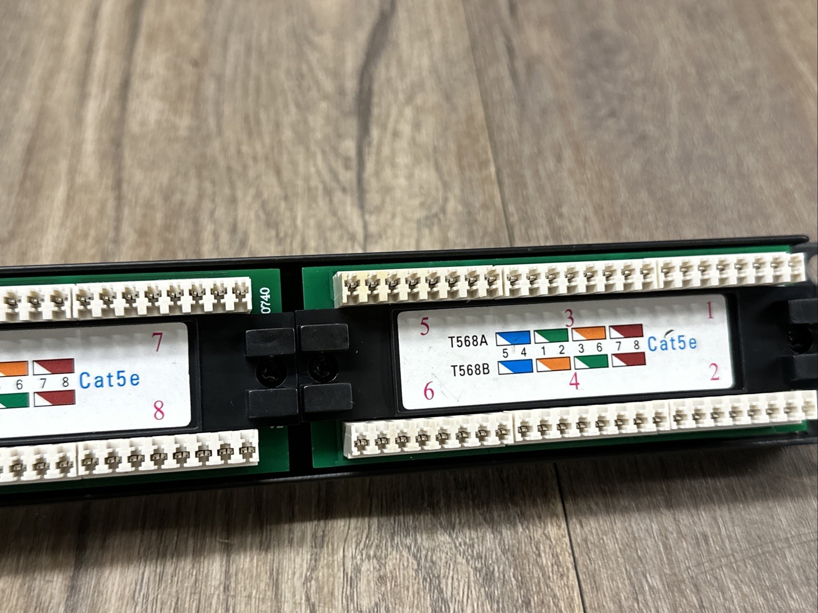 Cat5e 24 Port Patch Panel Rack Mount- w/Wire Management