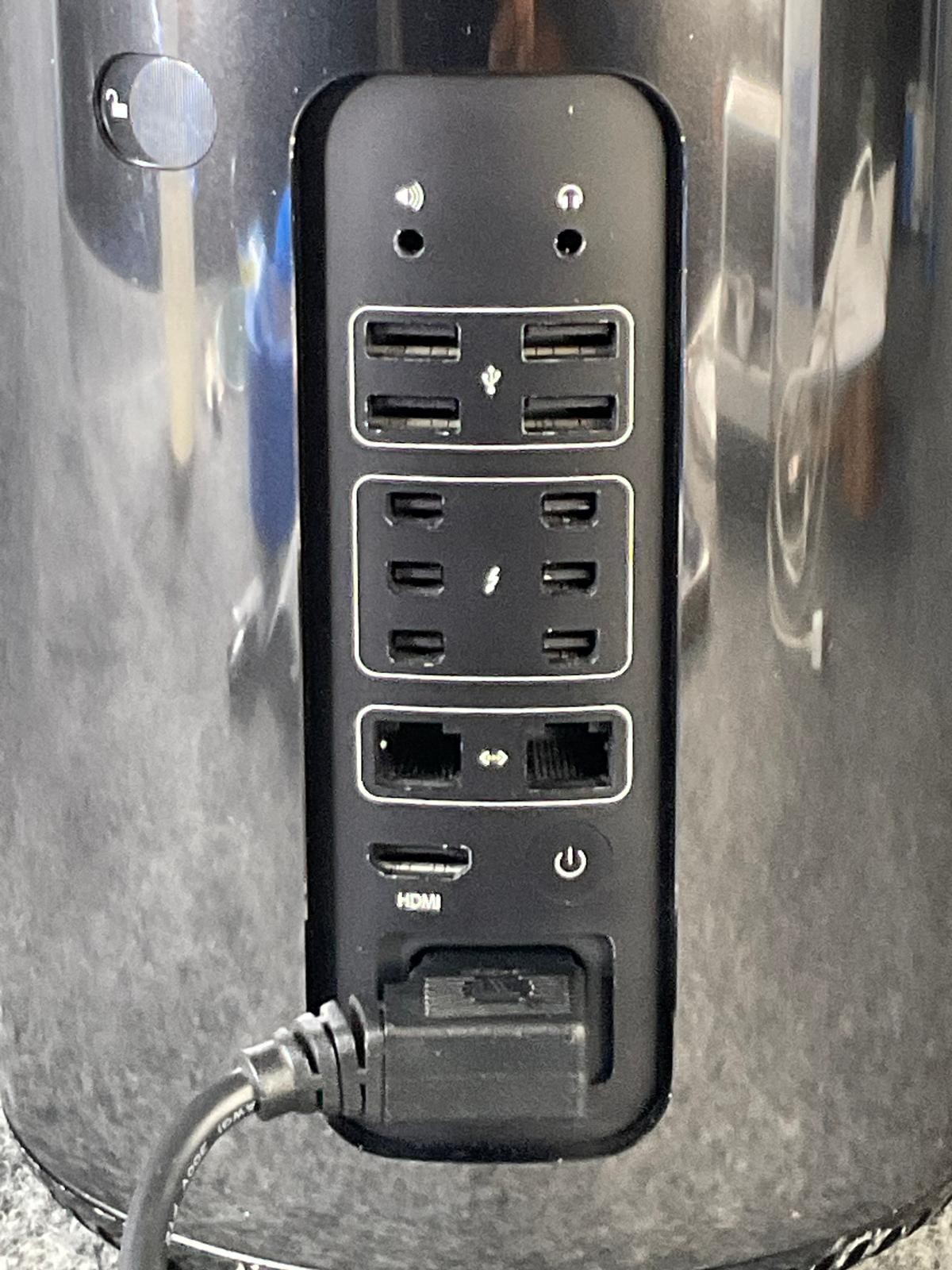 Apple Mac Pro A1481 Xeon E5 3.7GHz Quad Core SSD 40577
