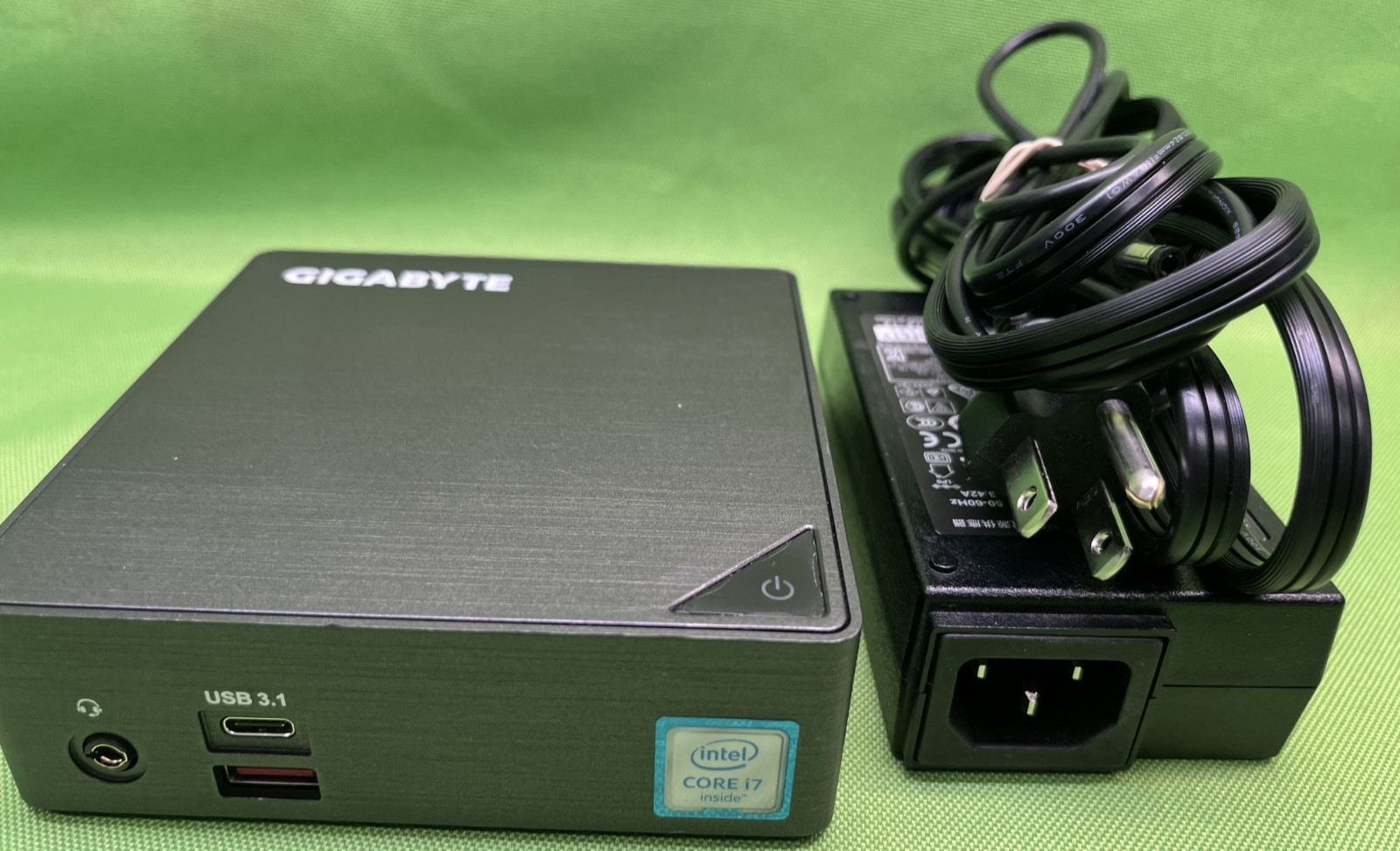 GIGABYTE GB-BSi7-6500 Intel i7-6500U @2.50GHz 8GB/256GB SSD/SSD/Win 11 Pro/Wi-Fi