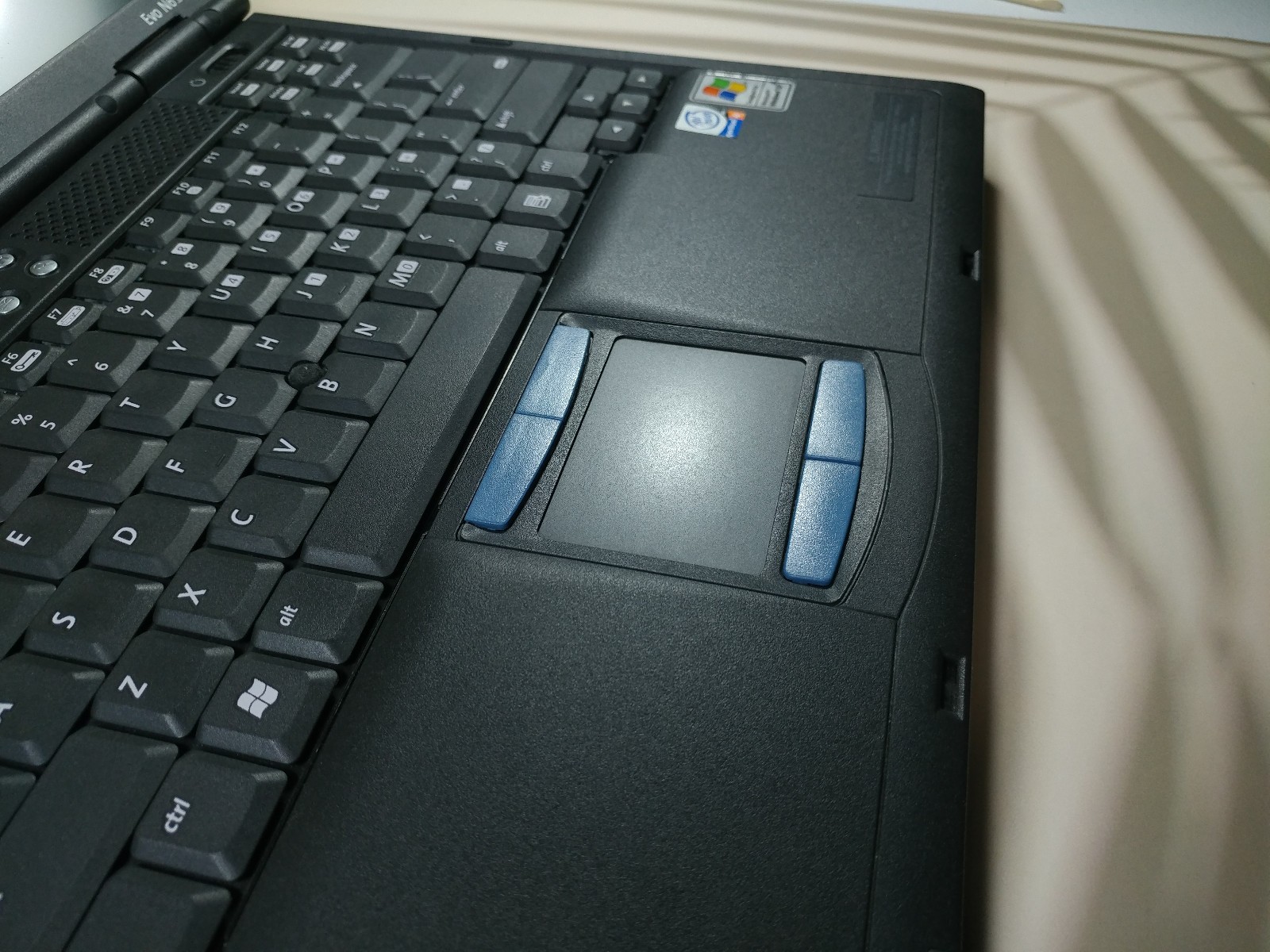 Vintage COMPAQ EVO N610C | PENTIUM 4 1MB RAM 40GB HDD | XP Boot | READ !!!