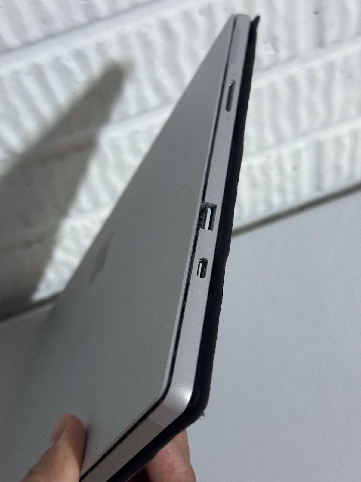 Microsoft Surface Pro 7 i5/16GB/256GB – Cracked Screen – AS/IS – PARTS & REPAIR
