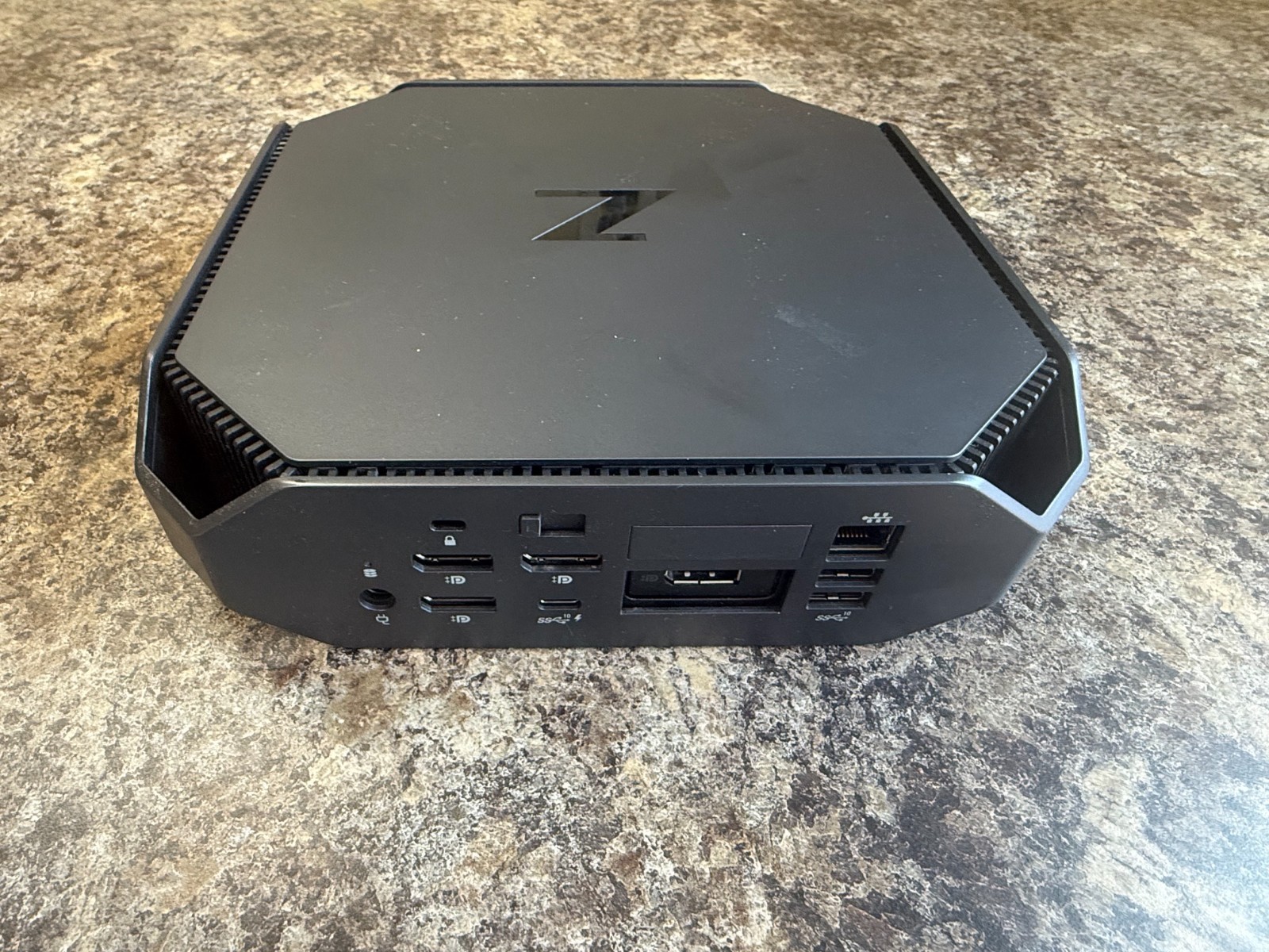HP Z2 Mini G5 Workstation Xeon W-1270P 3.8GHz/16GB/1TB SSD/ NVIDIA T1000/W11 Pro