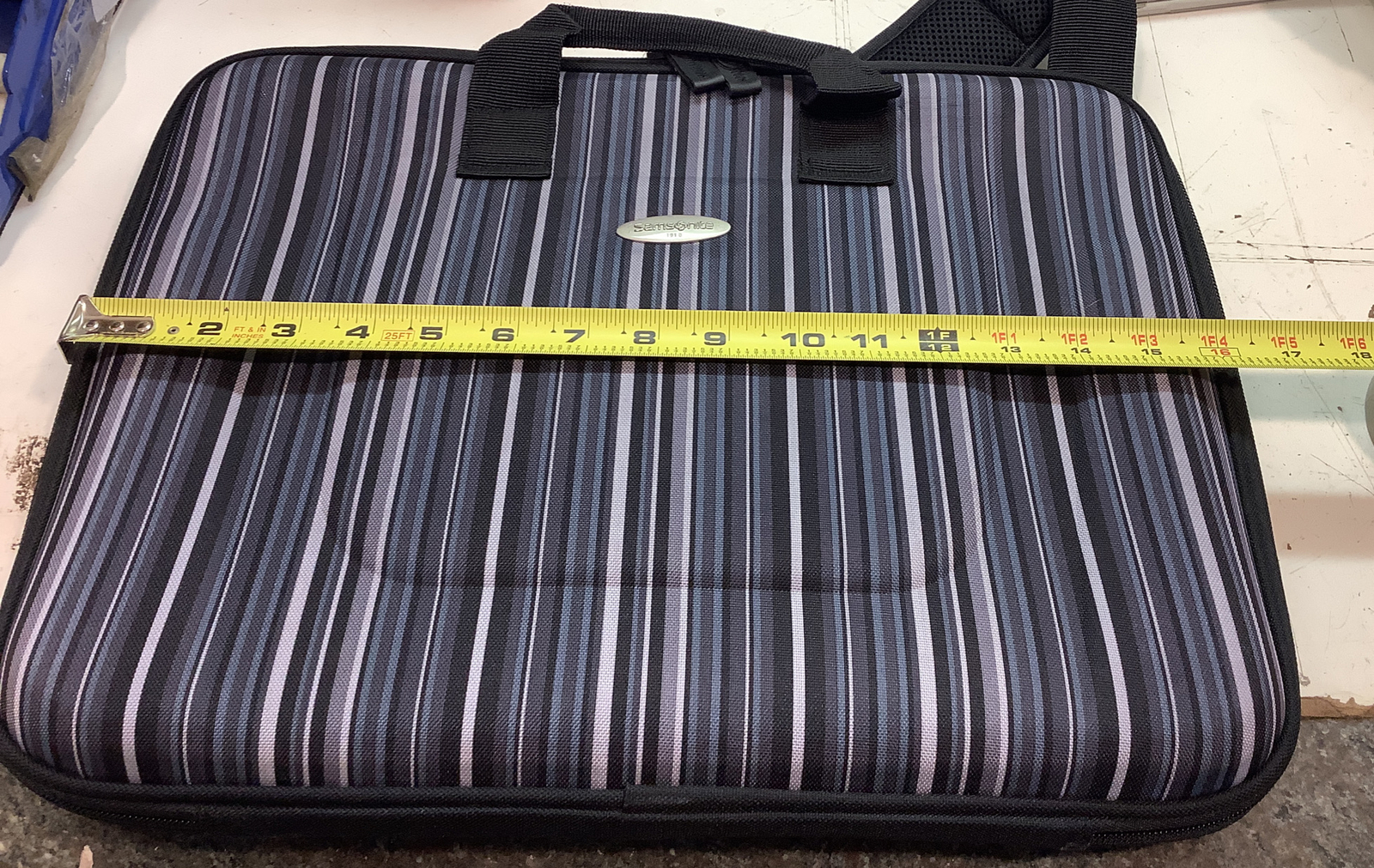 Samsonite 3023 Black Striped Shoulder Laptop Carrying Case/Bag – Luggage
