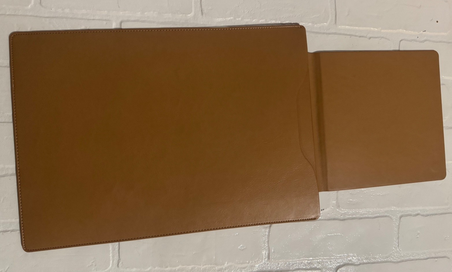 NEW Threshold LAPTOP SLEEVE Faux Suede Leather Built in Mouse Pad Magnetic Close