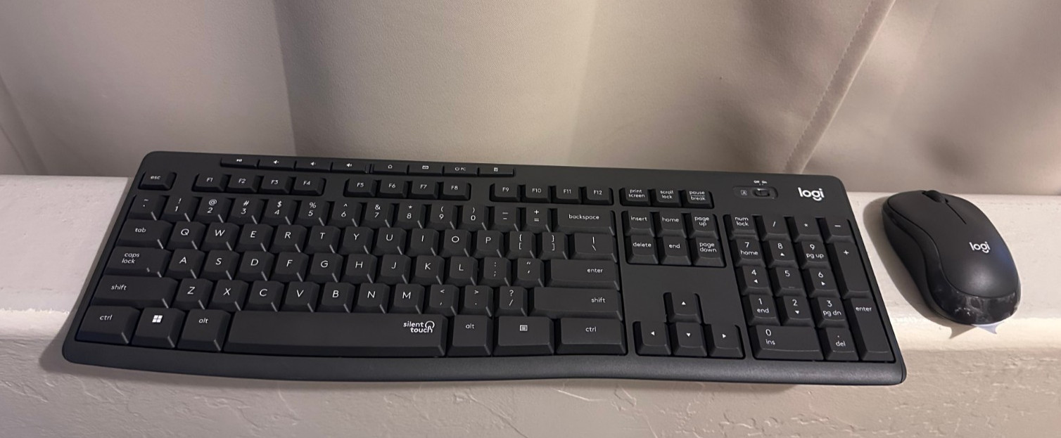 Logitech Mk295 Wireless Keyboard Mouse Combo W/ Silicone Keyboard Protector