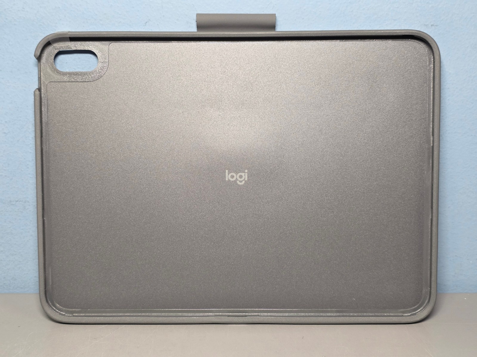 Logitech Combo Touch for iPad 10th Generation A16 Keyboard Folio w/ Touchpad New