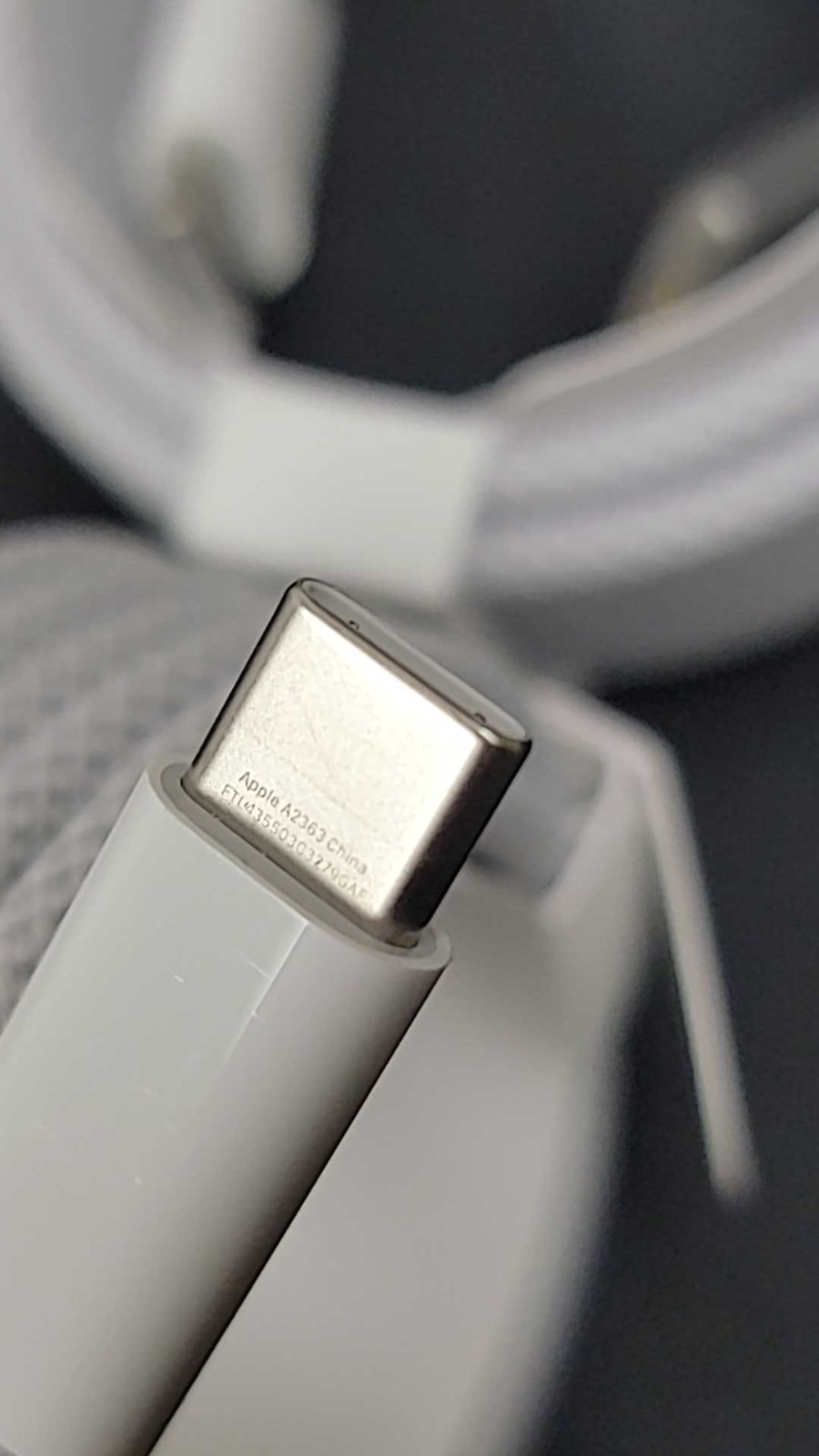 Genuine OEM Apple USB-C to MagSafe 3 2m 6 ft Cable Space Gray Open-box