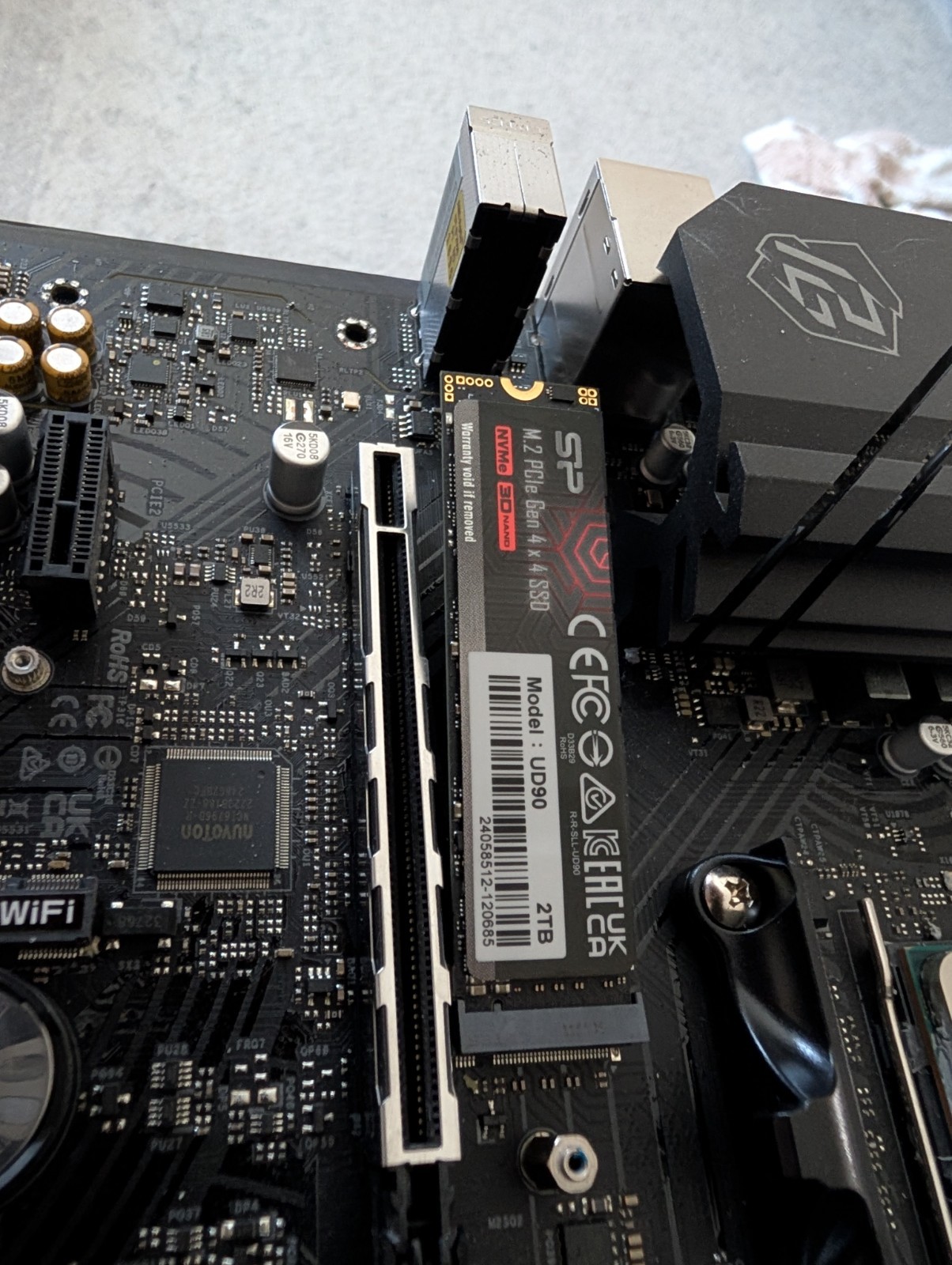 AMD Ryzen 7 5800X + ASRock B550M PG Riptide + 32GB DDR4 3000 + 2TB Gen4 NVMe