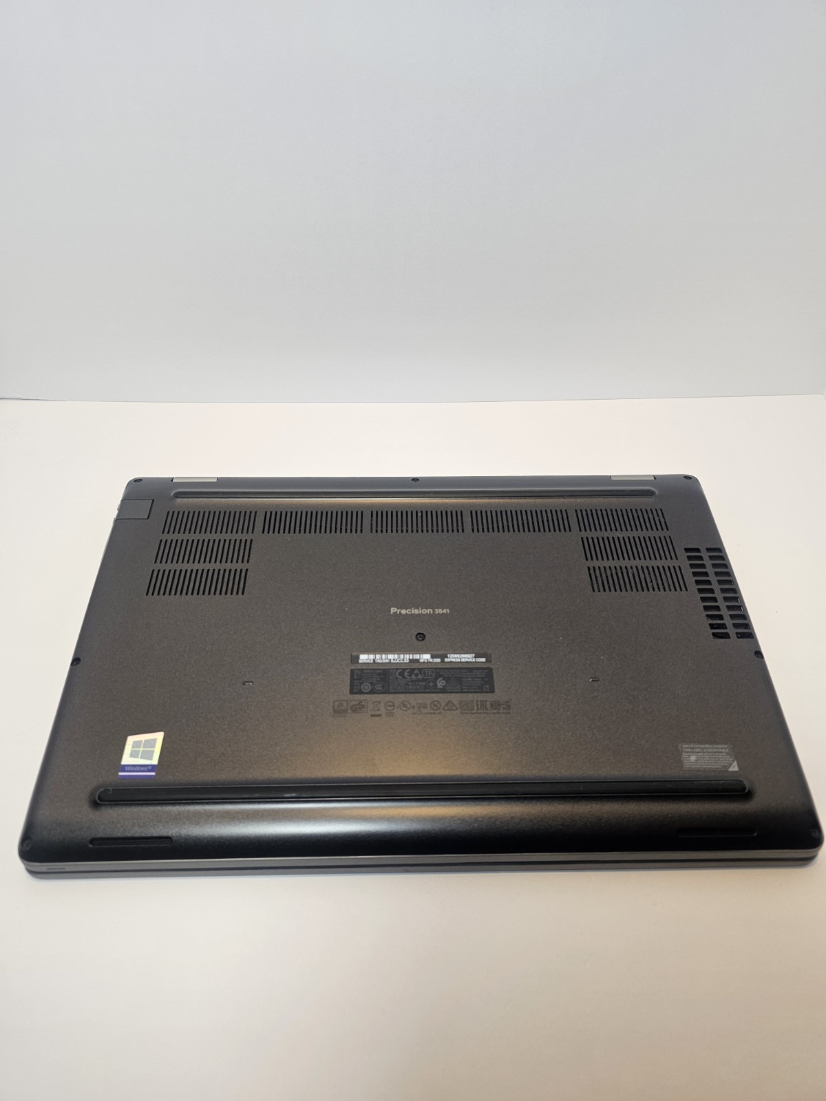 Dell Precision 3541 Intel Core i7-9850H 16GB RAM 1TB SSD 15.6″ Win11 Pro Laptop