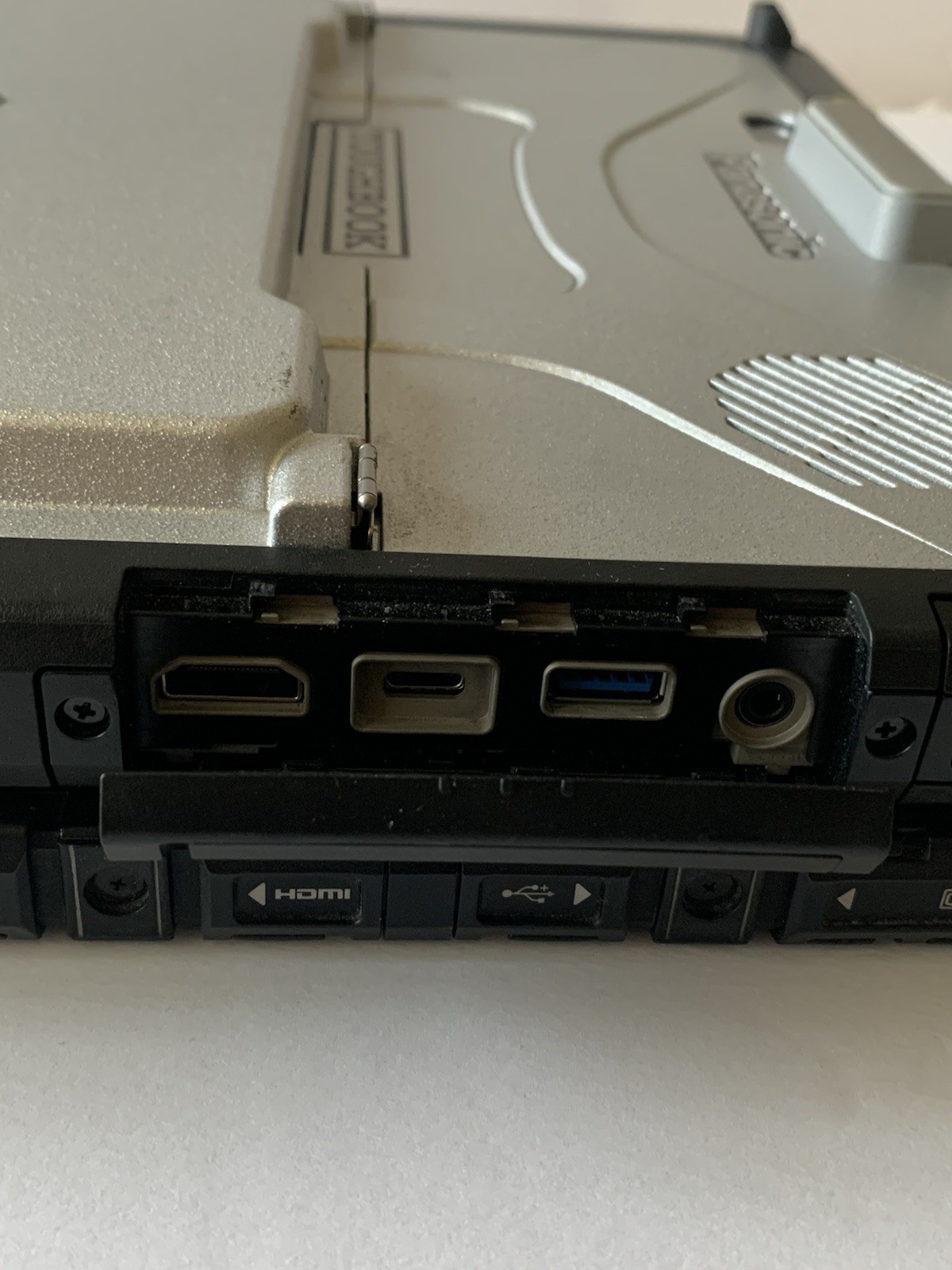 Panasonic Toughbook CF-33 i7-10810U 1.10GHz 512GB SSD 32GB Ram 4G GPS Touch Good