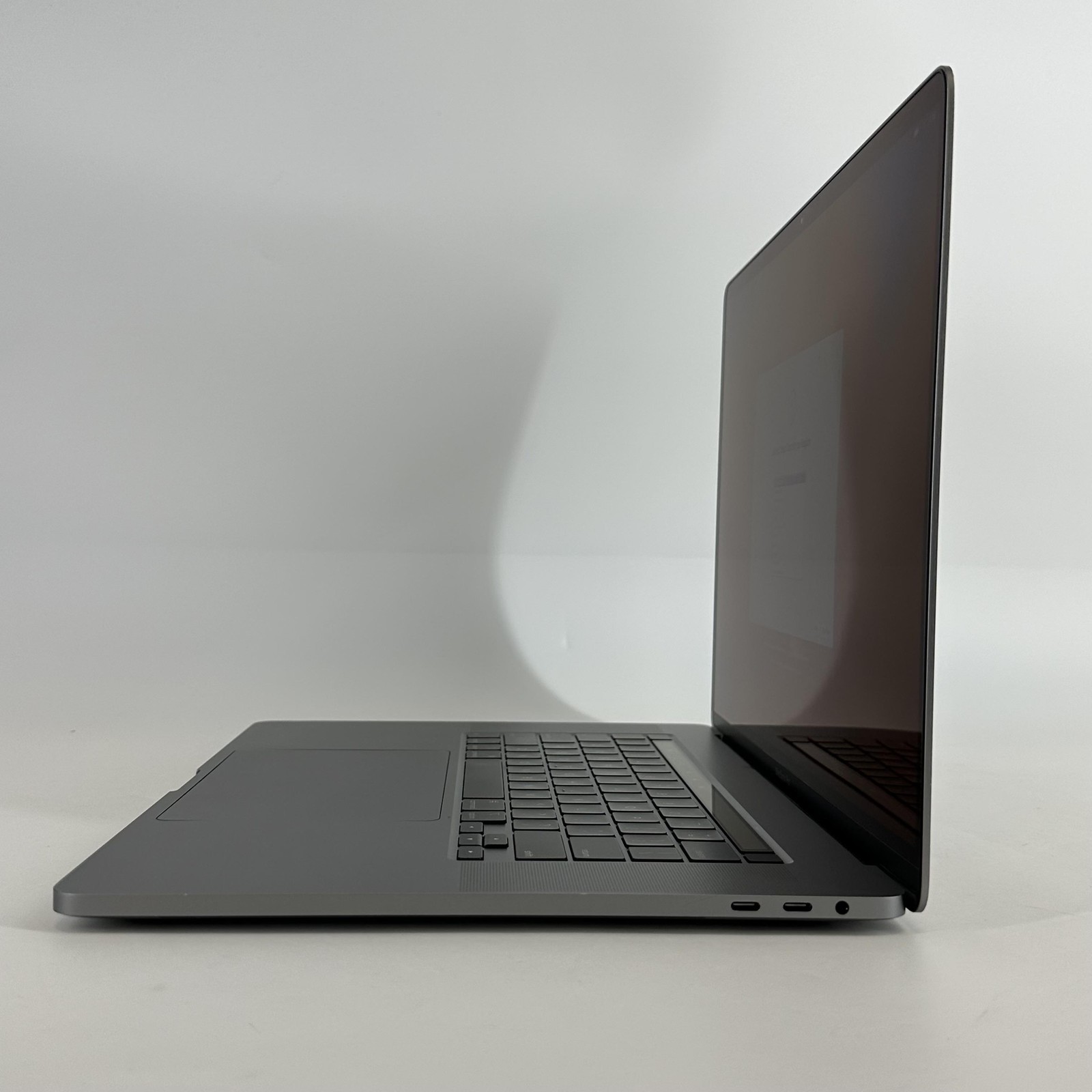 MacBook Pro 16 Touch Bar Space Gray 2019 2.4GHz i9 32GB 2TB SSD Radeon Pro 5500M