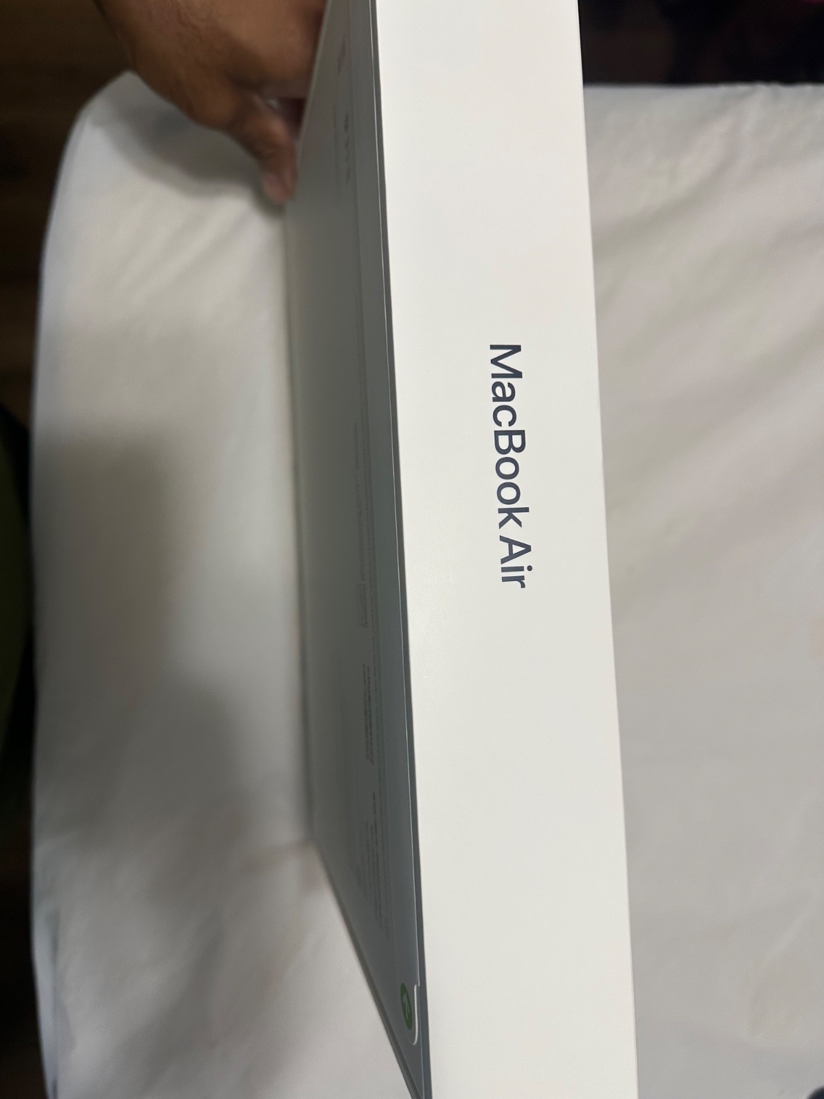 Apple MacBook Air Retina 13.3″ (1TB SDD, Apple M1, 3.2Ghz, 16GB) Laptop –