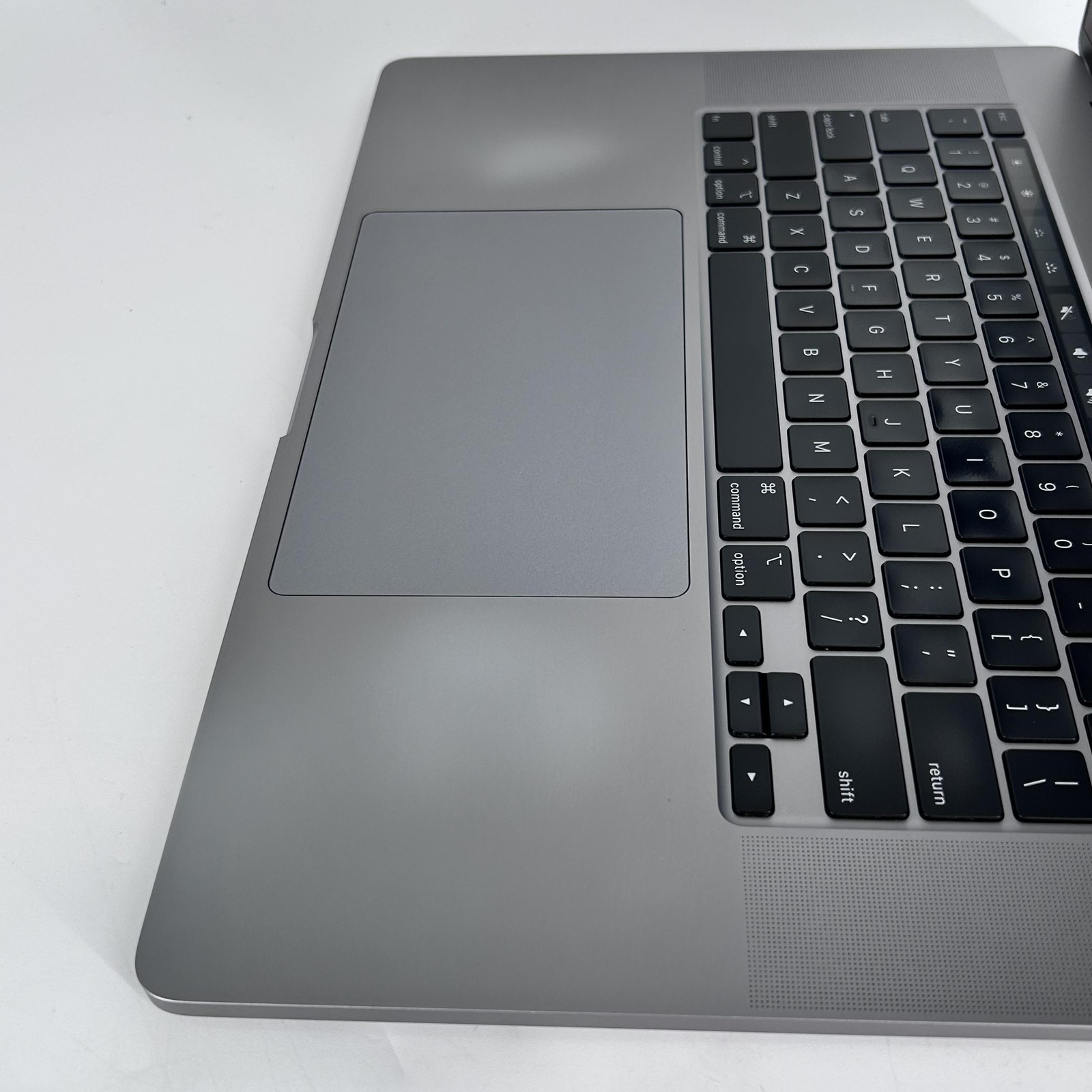 MacBook Pro 16 Touch Bar Gray 2019 Core i9 16GB 1TB Radeon Pro 5500M LCD Bleed