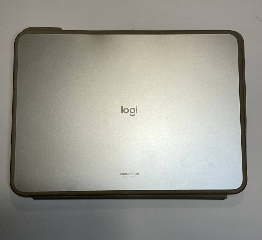 Logitech Combo Touch Keyboard Case for iPad Pro 11-inch (M4) =READ=