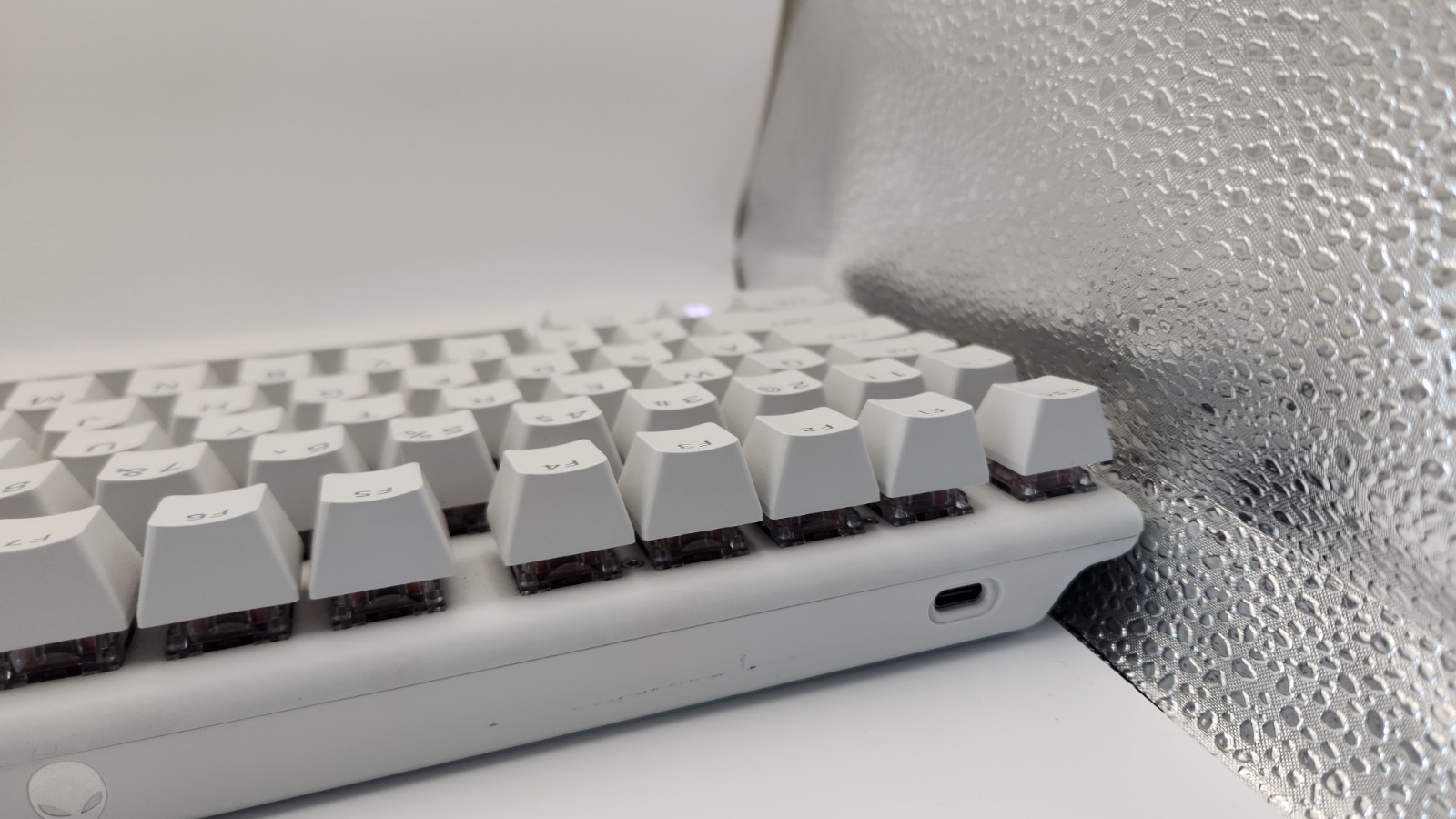 Alienware Pro Wireless Gaming Keyboard Bluetooth Lunar Light