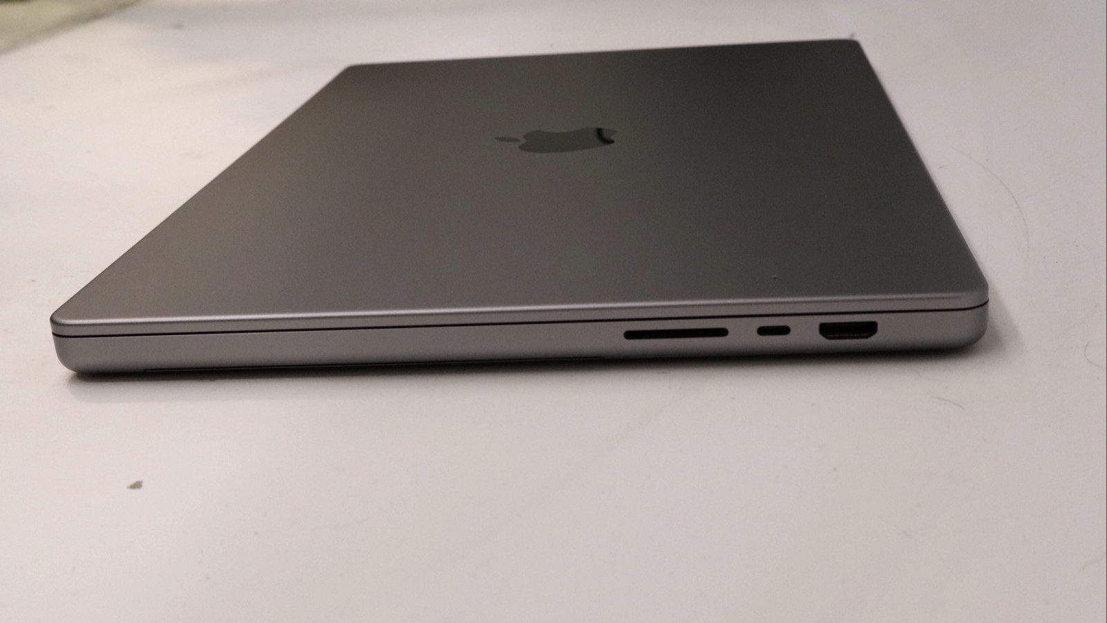 Apple MacBook Pro Retina 16″ M1 Max 10-Core 32GB SSD 1TB Gray 2021 Grade A