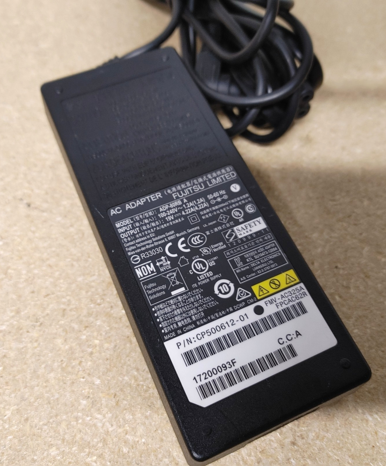 Genuine Fujitsu 80W AC Adapter ADP-80NB A 19V 4.22A Power Supply Charger.