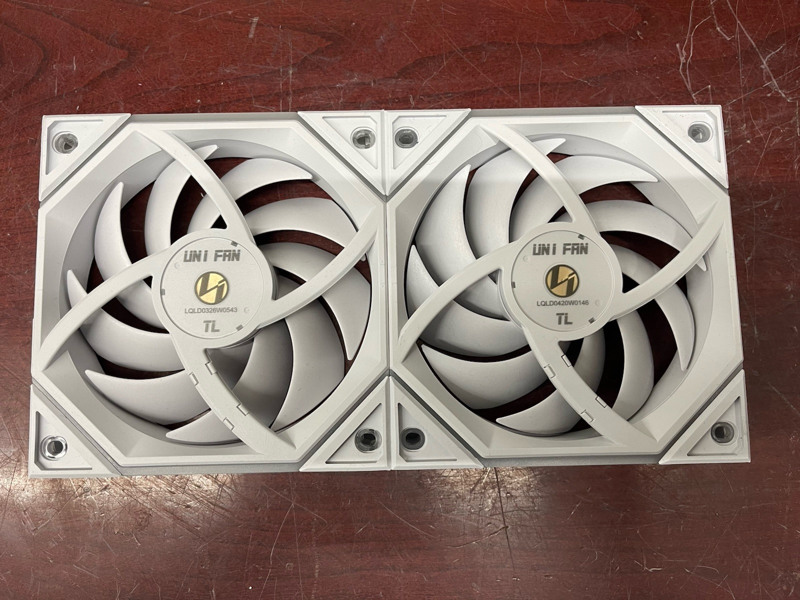 Lian Li UNI FAN TL 120 V2 Wireless Fluid Dynamic Bearing 120mm Case Fan – White