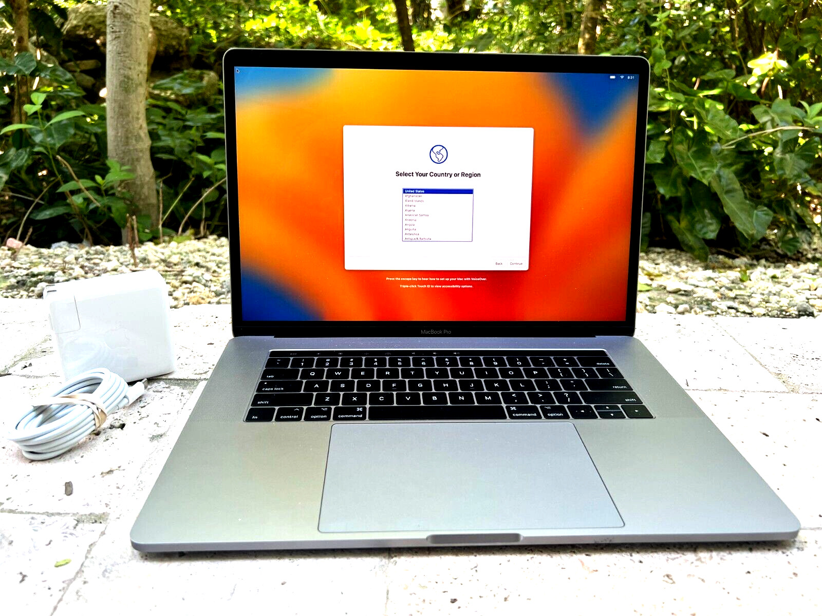 Apple MacBook Pro 15″ Touch Bar 256GB SSD 16GB i7 Ventura Space Gray – Warranty