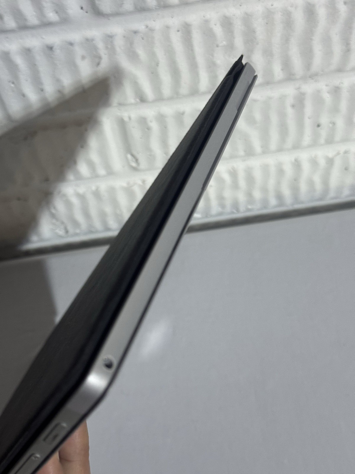 Microsoft Surface Pro 7 i5/16GB/256GB – Display Issue – AS/IS – PARTS & REPAIR