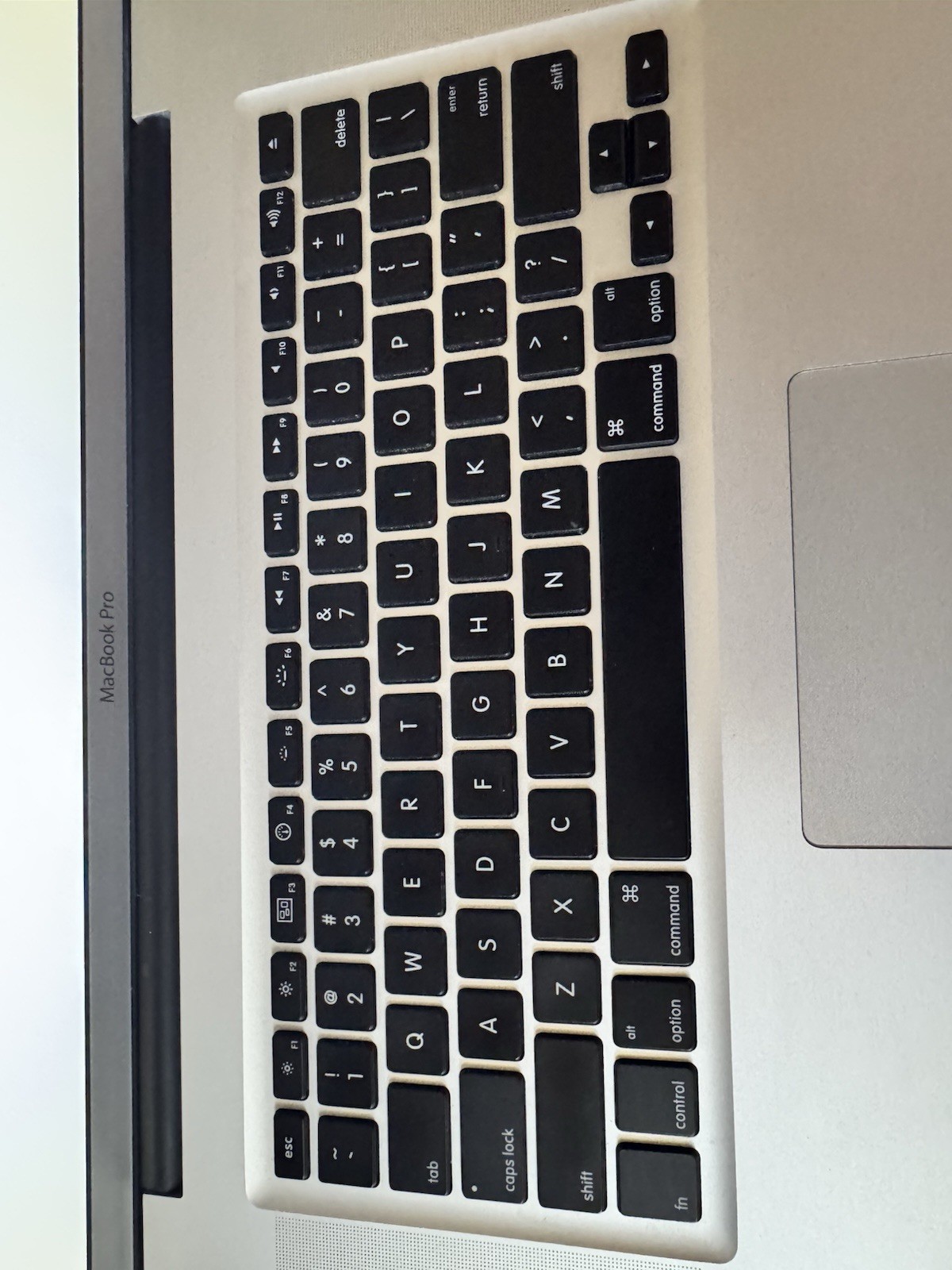 MacBook Pro 17″ a1297 2.66ghz Core 2 Duo, 8gb, 256GB SSD, 500GB HDD