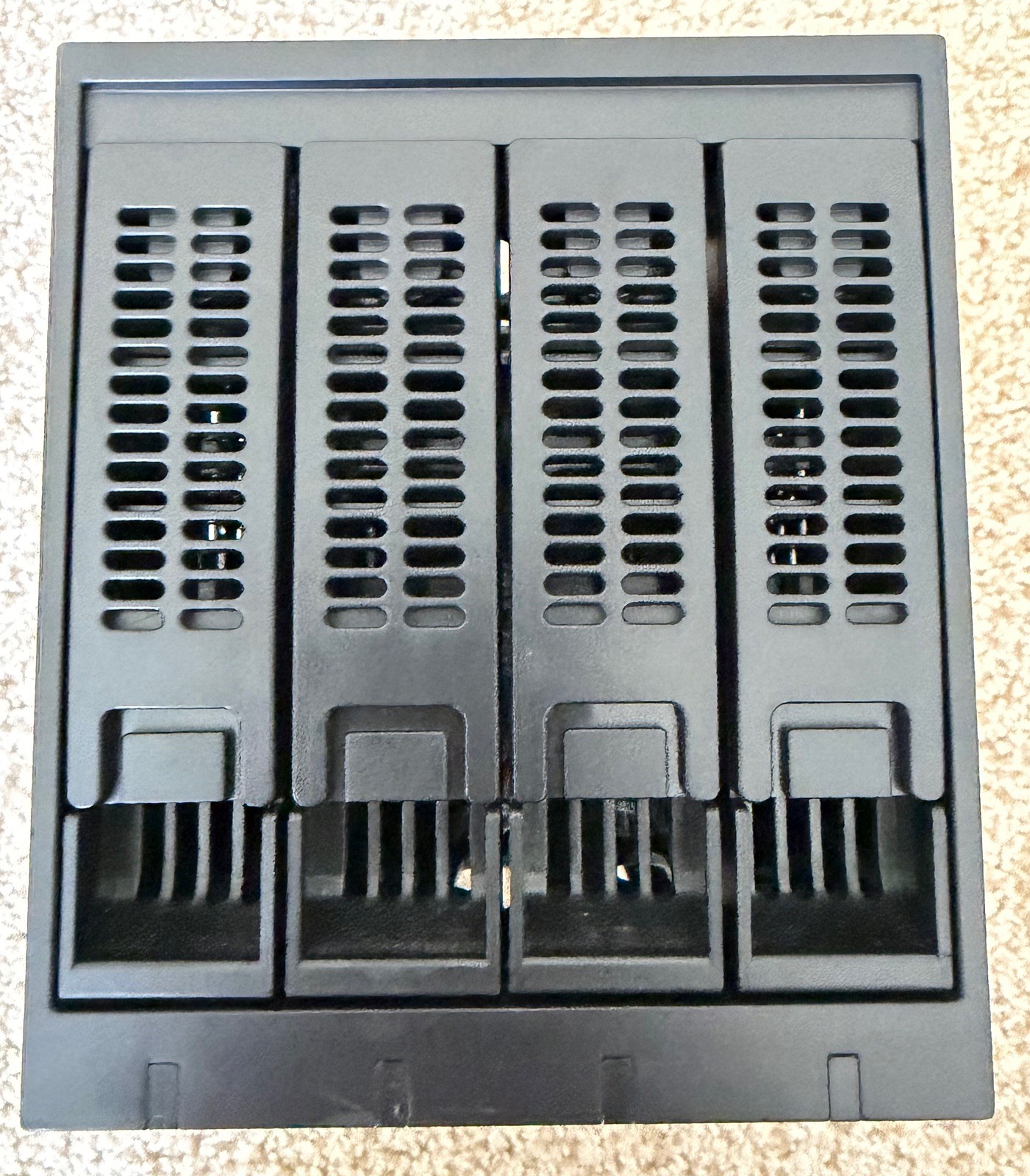 ROSEWILL INTERNAL 4 BAY HARD DRIVE ENCLOSURE HOT SWAP RSV-SATA-CAGE-34 SATA