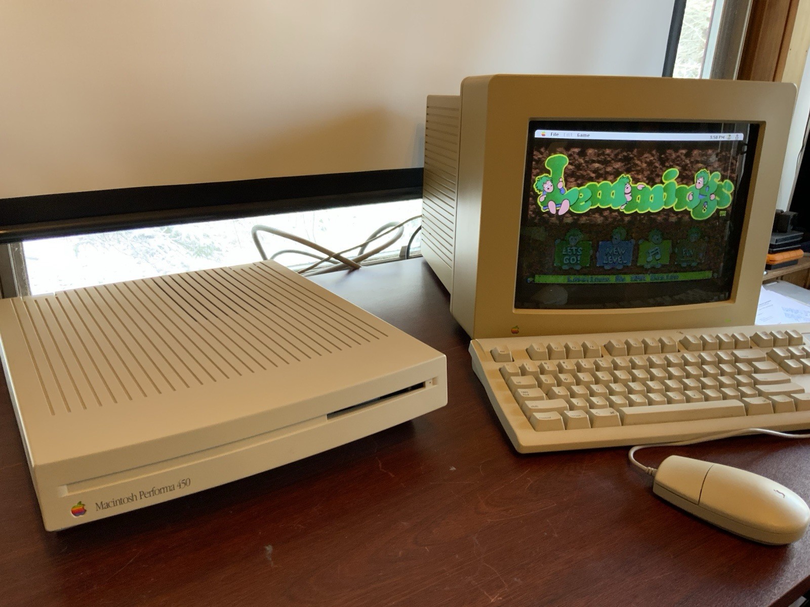 Restored Apple Macintosh Performa 450: 20MB RAM 160MB HDD System 7.5.3 Recapped!