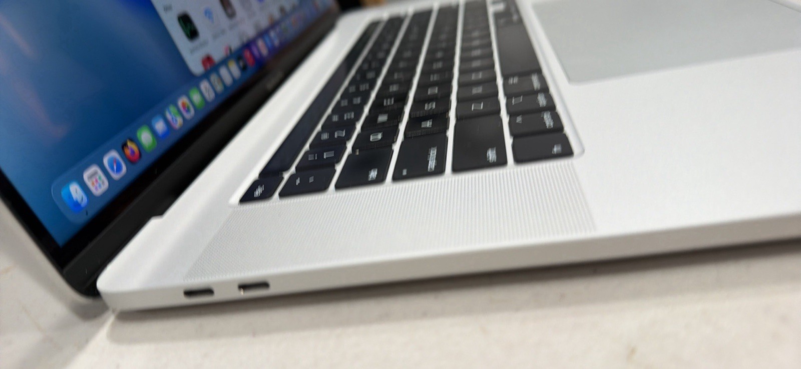 APPLE MACBOOK PRO 16” TOUCHBAR INTEL 8 CORE i9 64GB RAM 4TB SSD! MACOS TAHOE 26