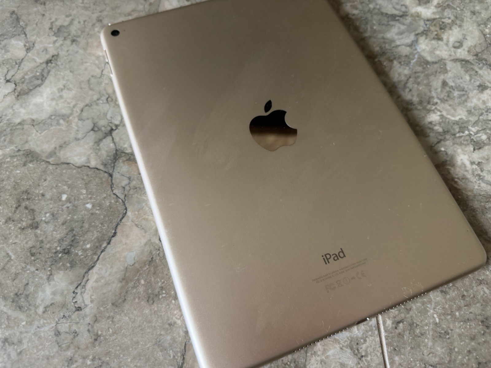 iPad Air 2 64gb Wifi – Gold, Great Working Condition. Very Few Scratches