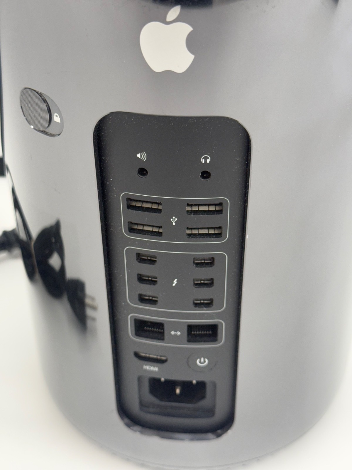 Apple Mac Pro6.1 Late 2013, E5-2697V2 2.70GHz 12-Core, 64GB RAM, 256GB SSD.