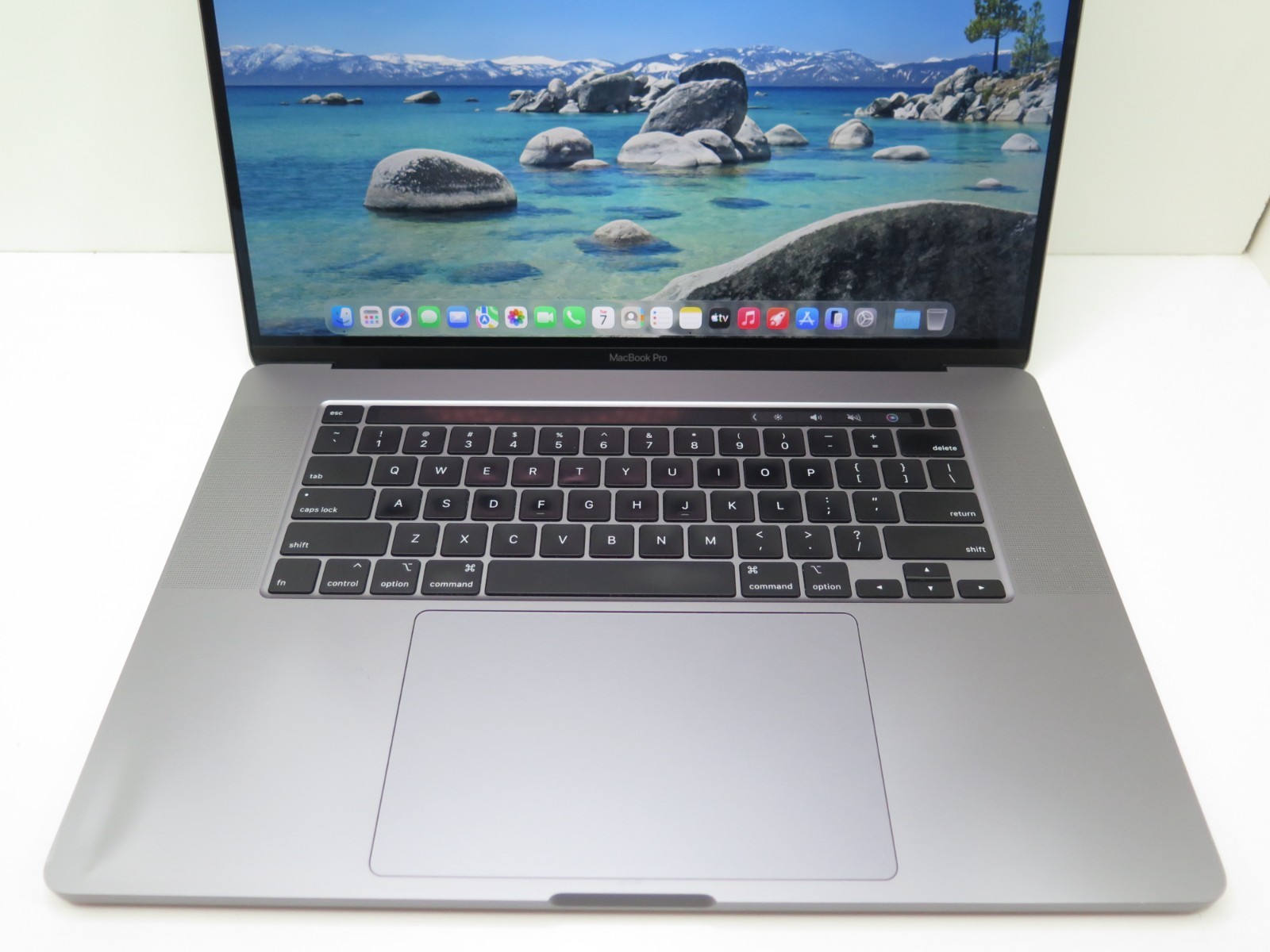 APPLE MACBOOK PRO 16″ GRAY 2019 8CORE I9 2.4GHZ 32GB 1TB FLASH AMD RADEON 5500M