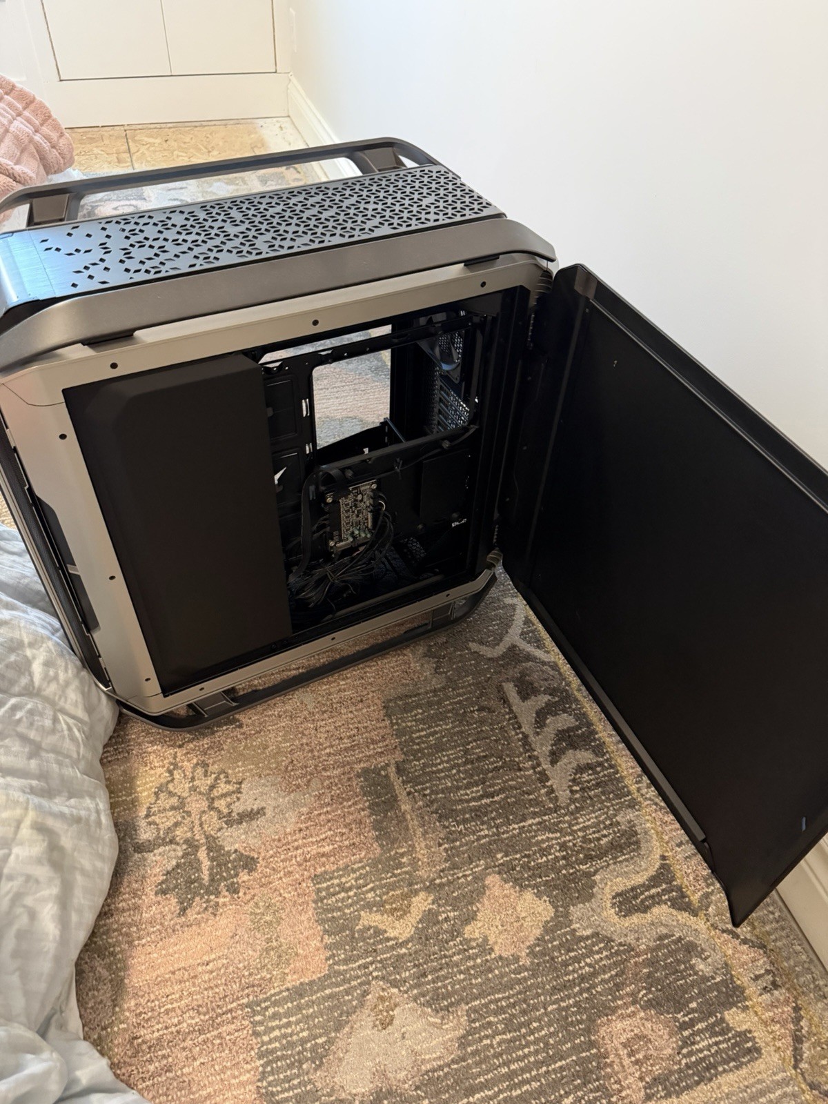 Cooler Master COSMOS C700M Full Tower Case – Gray/Silver/Black