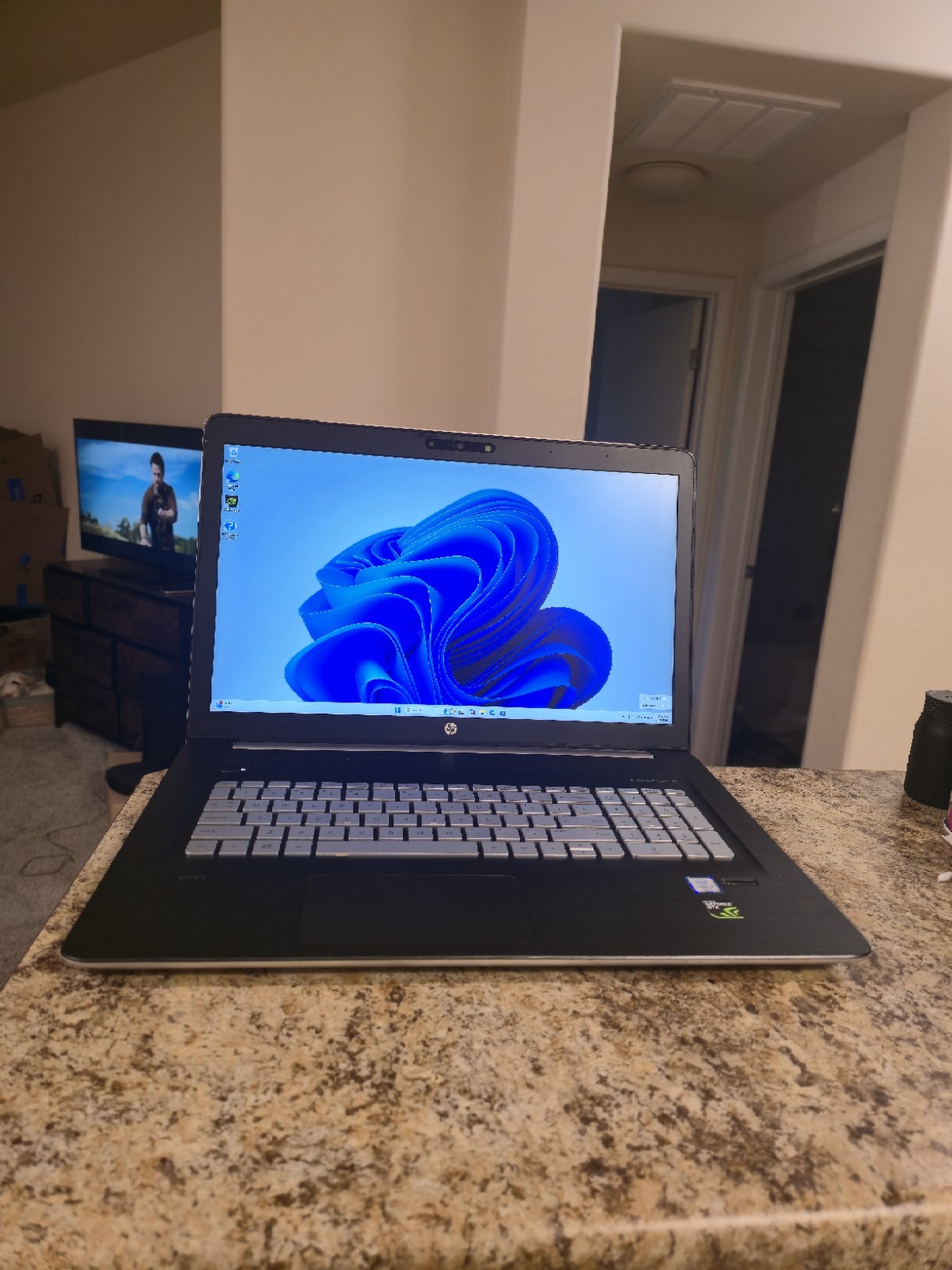 HP ENVY Notebook 17 inch gtx 950m 16gb ram 500gb SSD 2tb HDD Read description