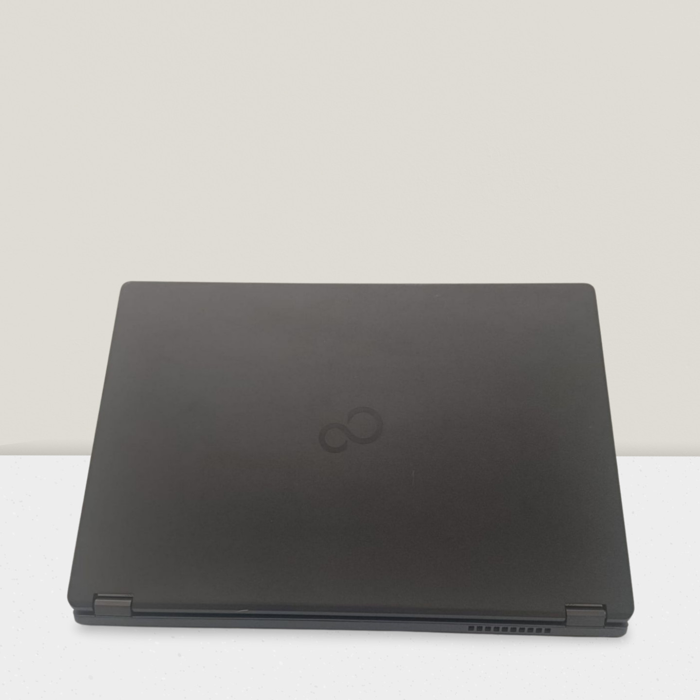 Fujitsu Laptop LIFEBOOk U757, Intel Core i5 6th Gen, 8GB DDR4, 256GB SSD WIN11