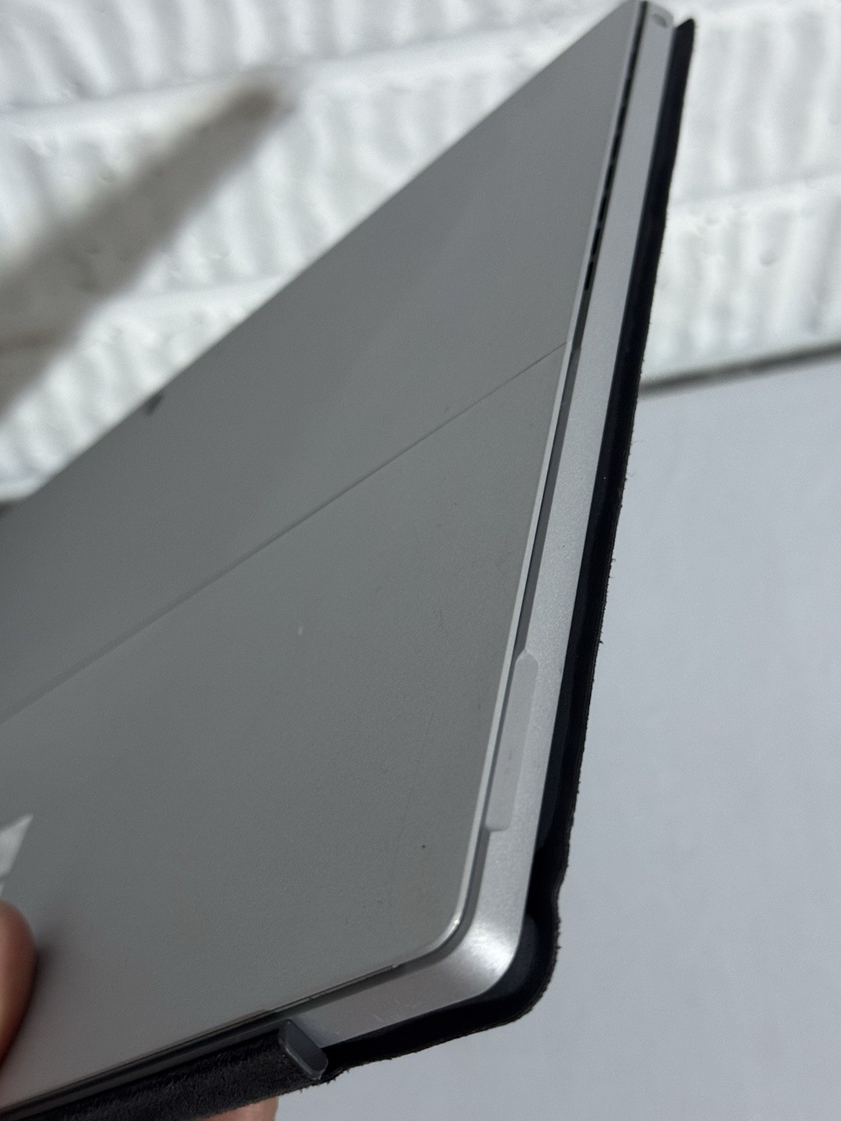 Microsoft Surface Pro 7 i5/16GB/256GB – Cracked Screen – AS/IS – PARTS & REPAIR