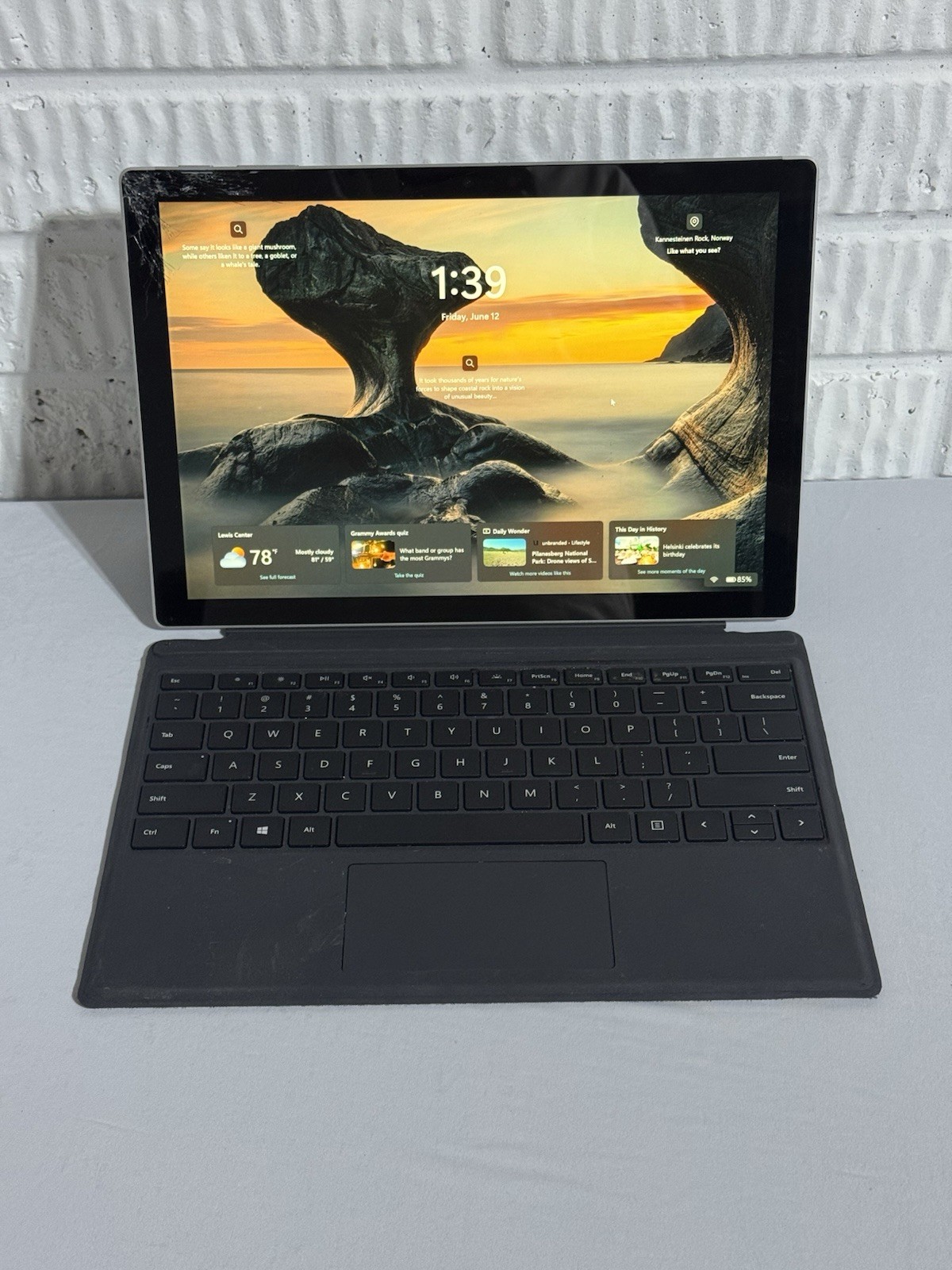 Microsoft Surface Pro 7 i5/16GB/256GB – Cracked Screen – AS/IS – PARTS & REPAIR