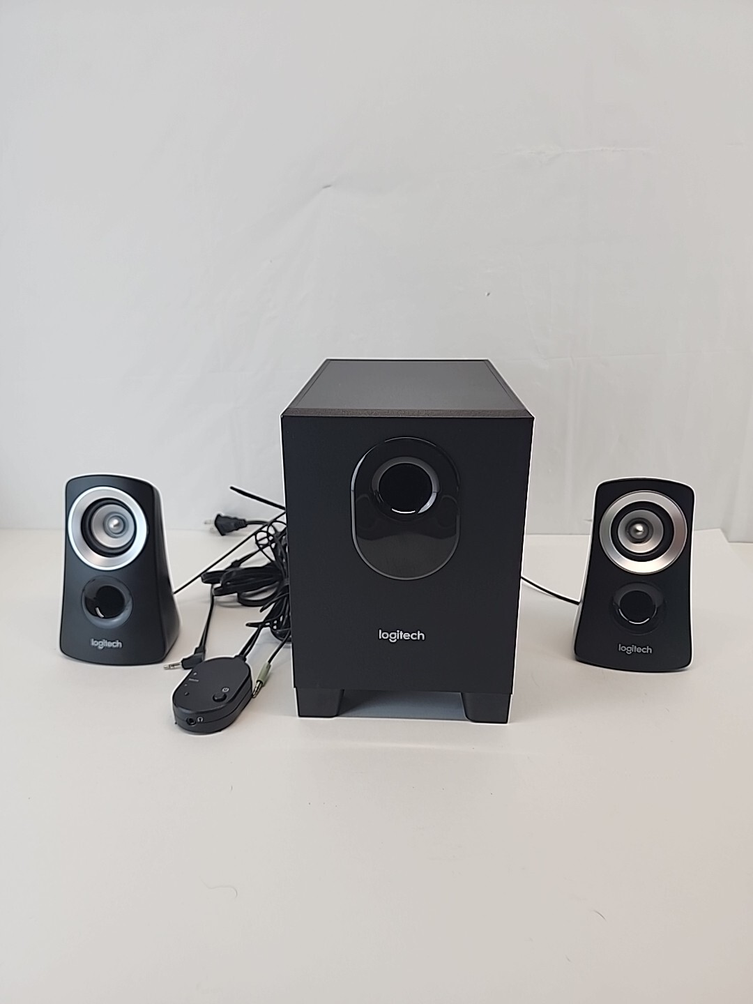 Logitech Z313 2.1 Speaker System – 980-000382 for MAC or PC TESTED
