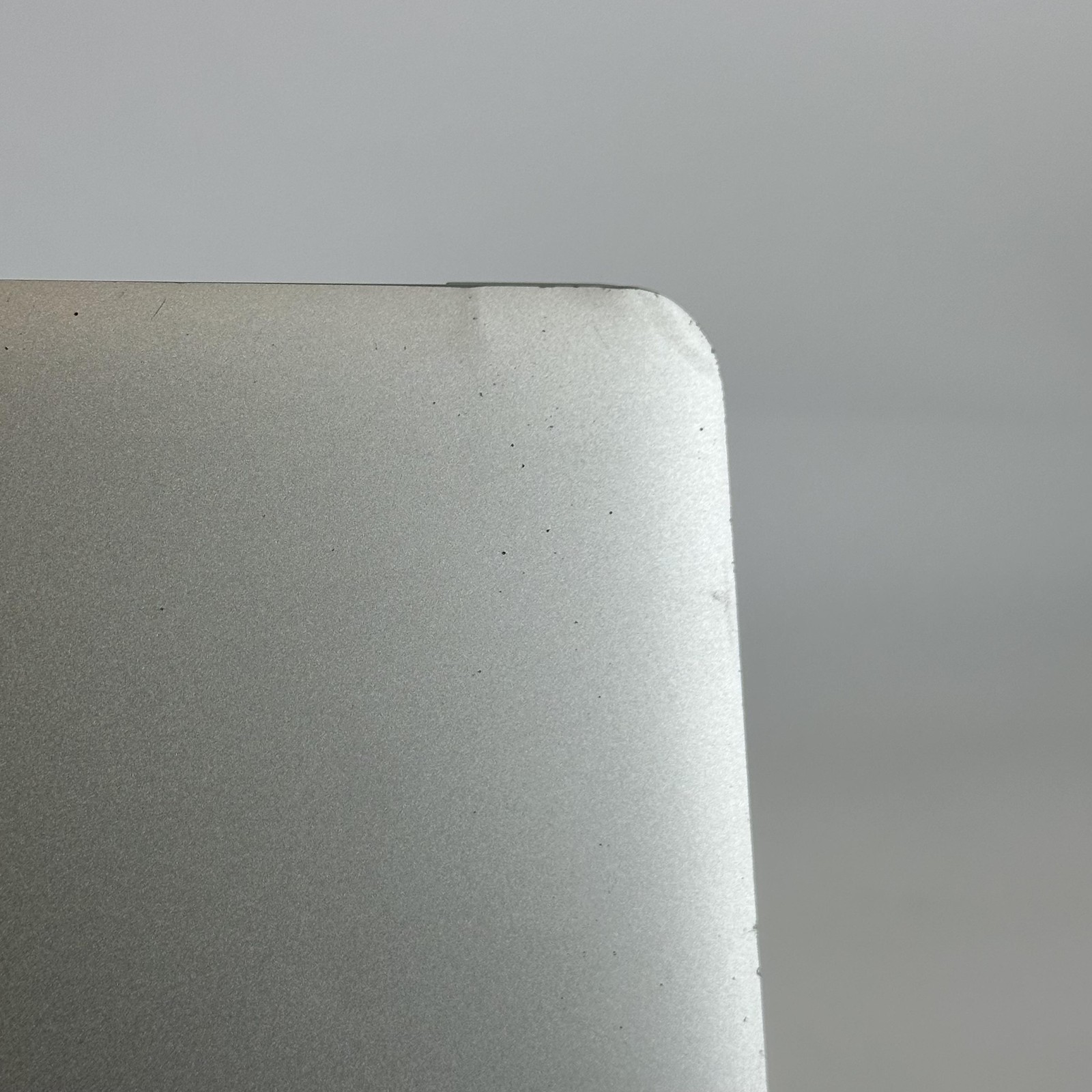 MacBook Air 13 Silver 2015 1.6 GHz Intel Core i5 5th Gen. 4GB 128GB Bent Frame