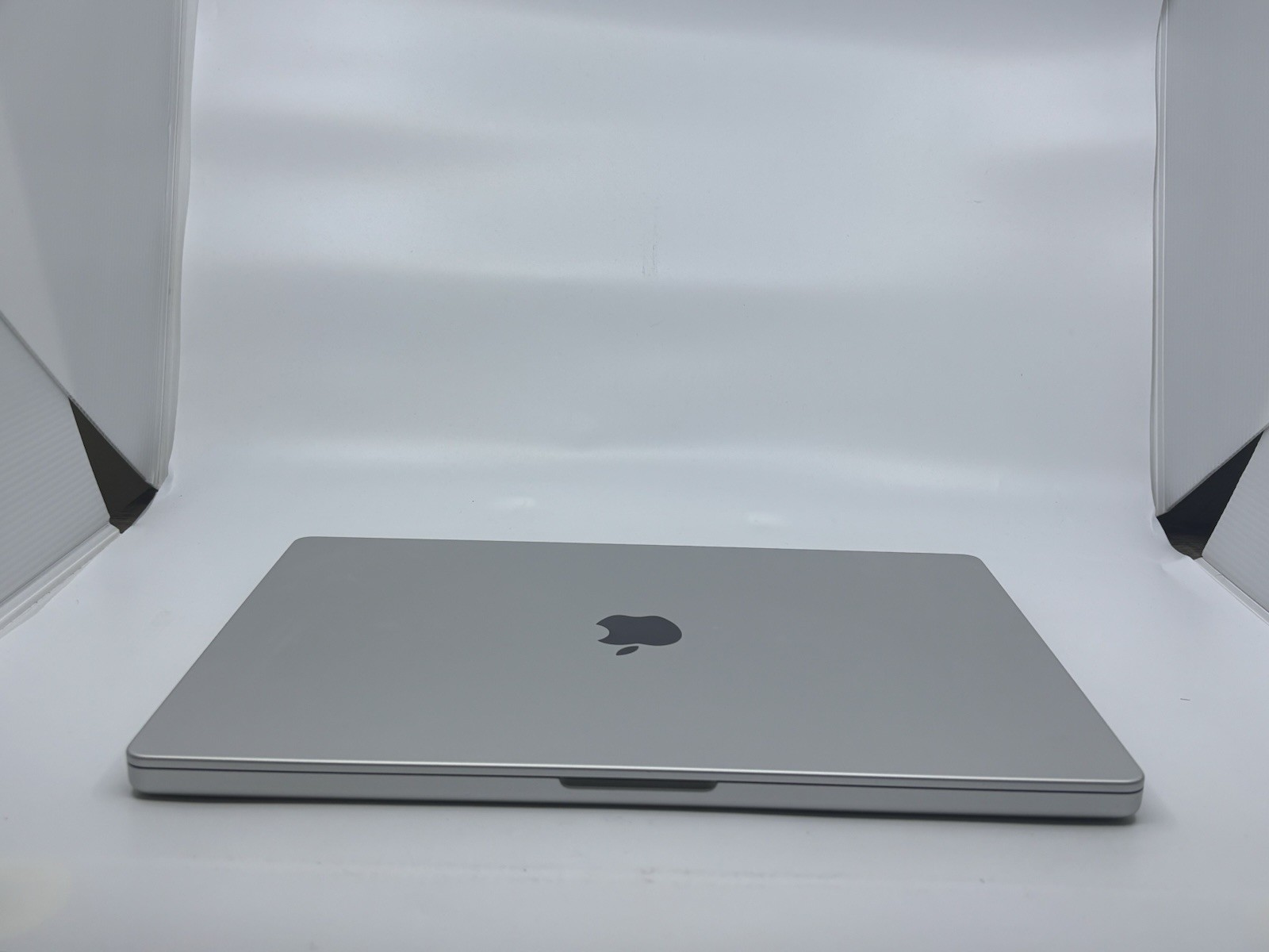Apple MacBook Pro 16″ Retina 2021 – 512GB SSD 16GB Ram 10C CPU 16C GPU M1 Pro