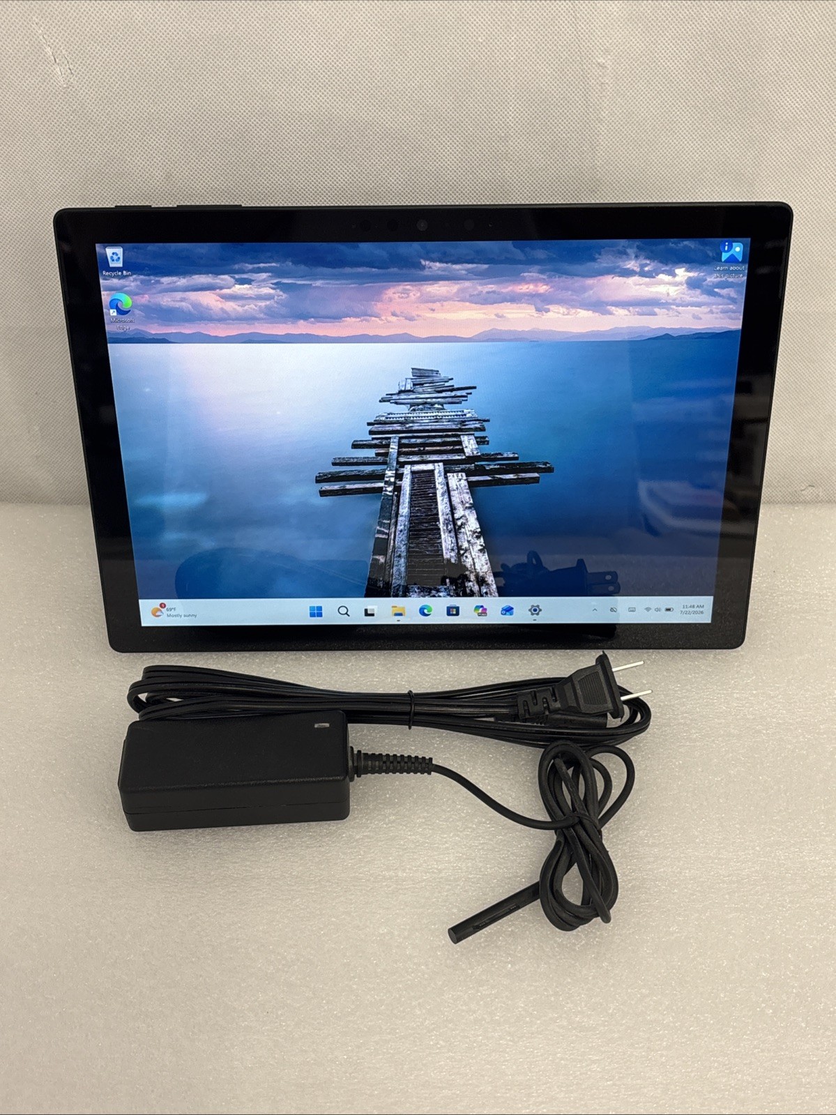 Microsoft Surface Pro 7 12.3″ (256GB SSD, Intel Core i5 10th Gen., 8GB) *Read*