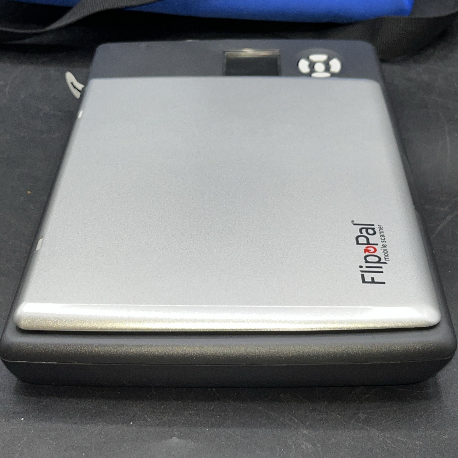 Flip-Pal Mobile scanner 100c Working
