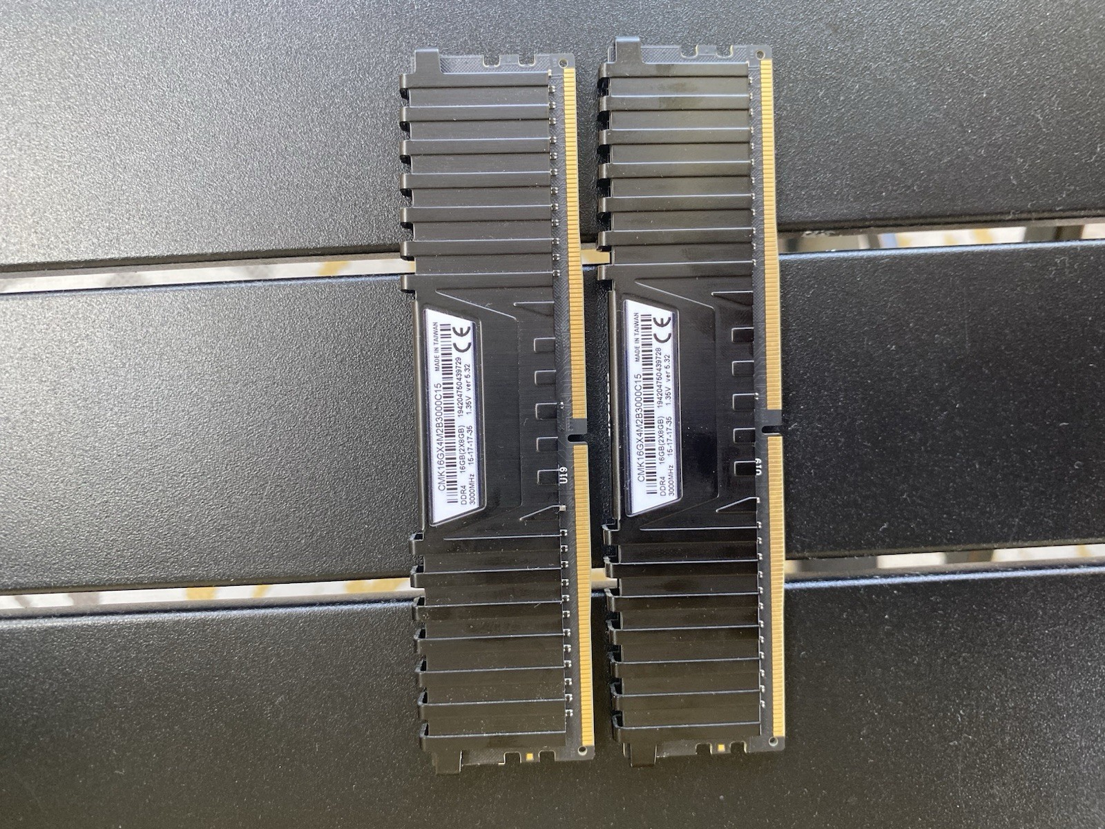 Corsair Vengeance LPX 16GB (2x8GB) DDR4-3000 PC4-24000 288-Pin DIMM