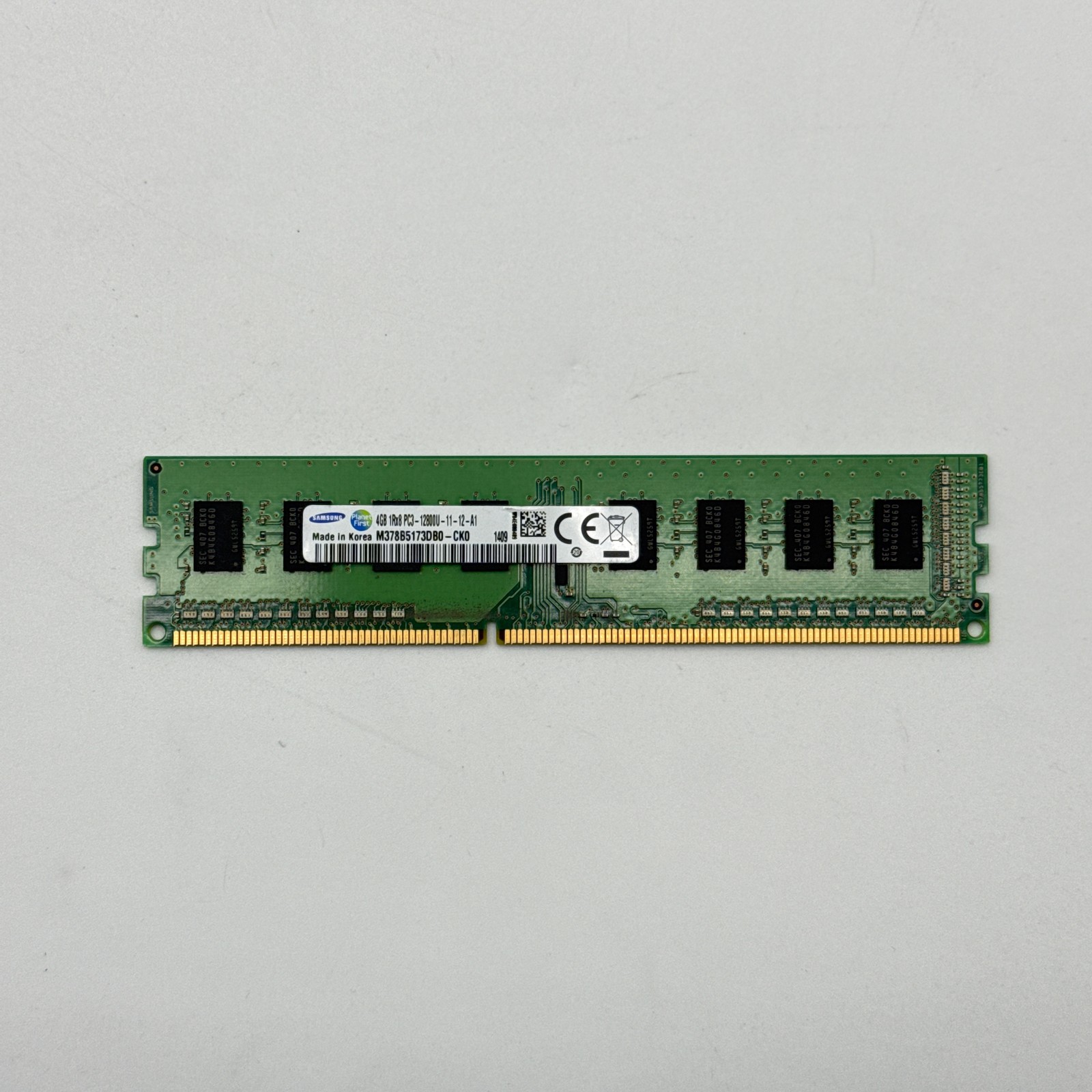 Samsung 4GB DDR3-1600 PC3-12800 Desktop RAM DIMM 240-Pin Non-ECC