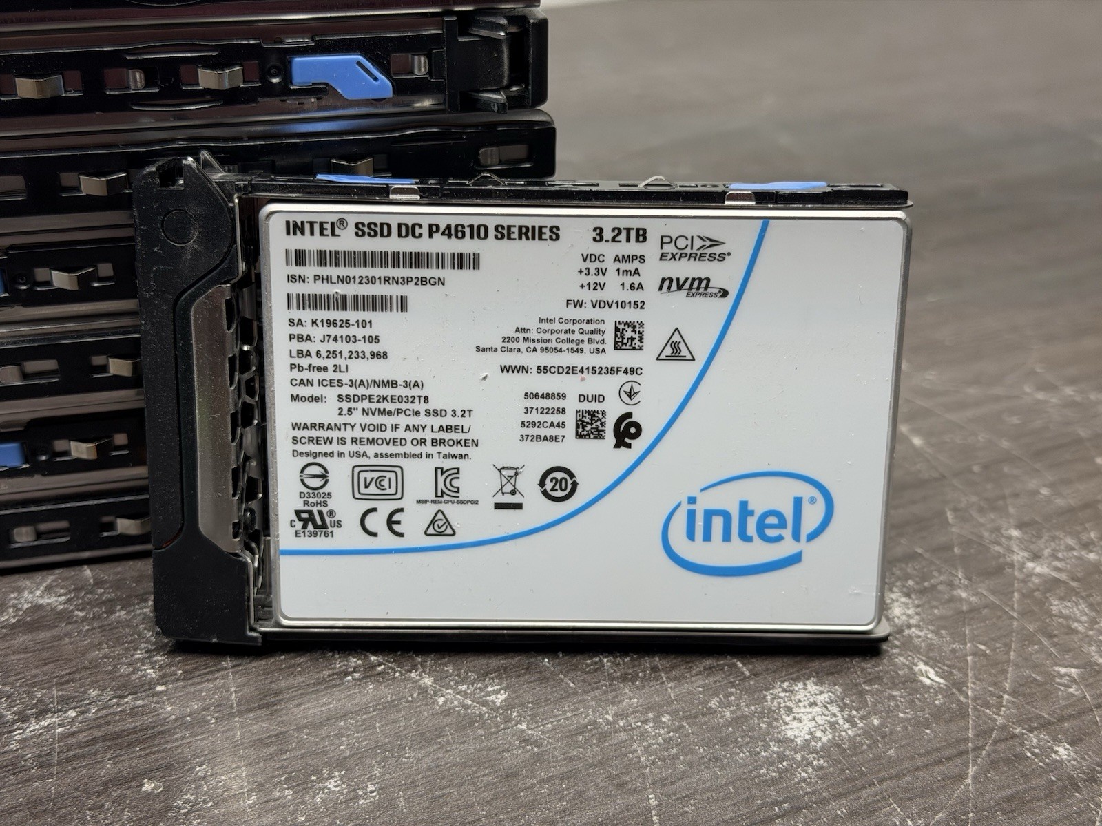 Lot Of 10 Intel DC P4610 3.2TB SSD 2.5″ SSDPE2KE032T8 (untested) – B053