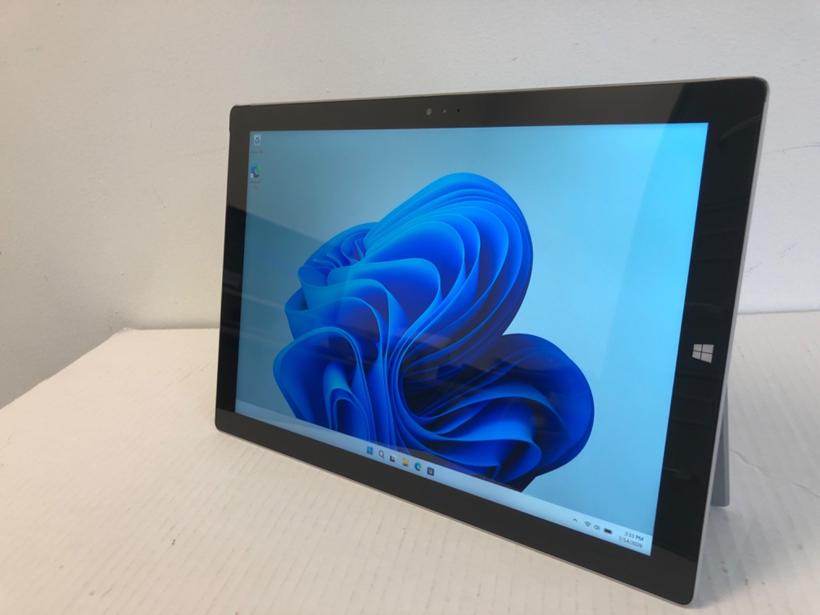 Microsoft Surface Pro 3 10.8inch 128GB, Intel Core i5 4th Gen., 1.9GHz, 4GB) W11