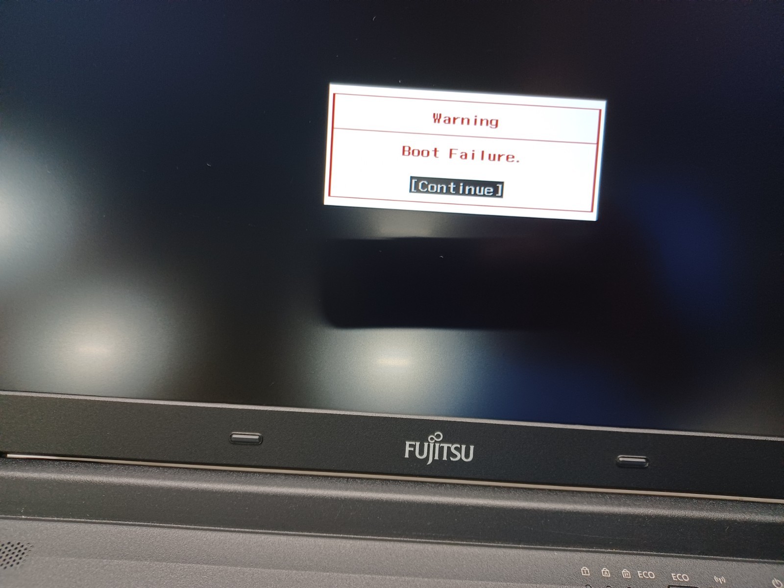 Fujitsu Lifebook E546 14″ Laptop FOR PARTS OR REPAIR No Boot Broken Core i5
